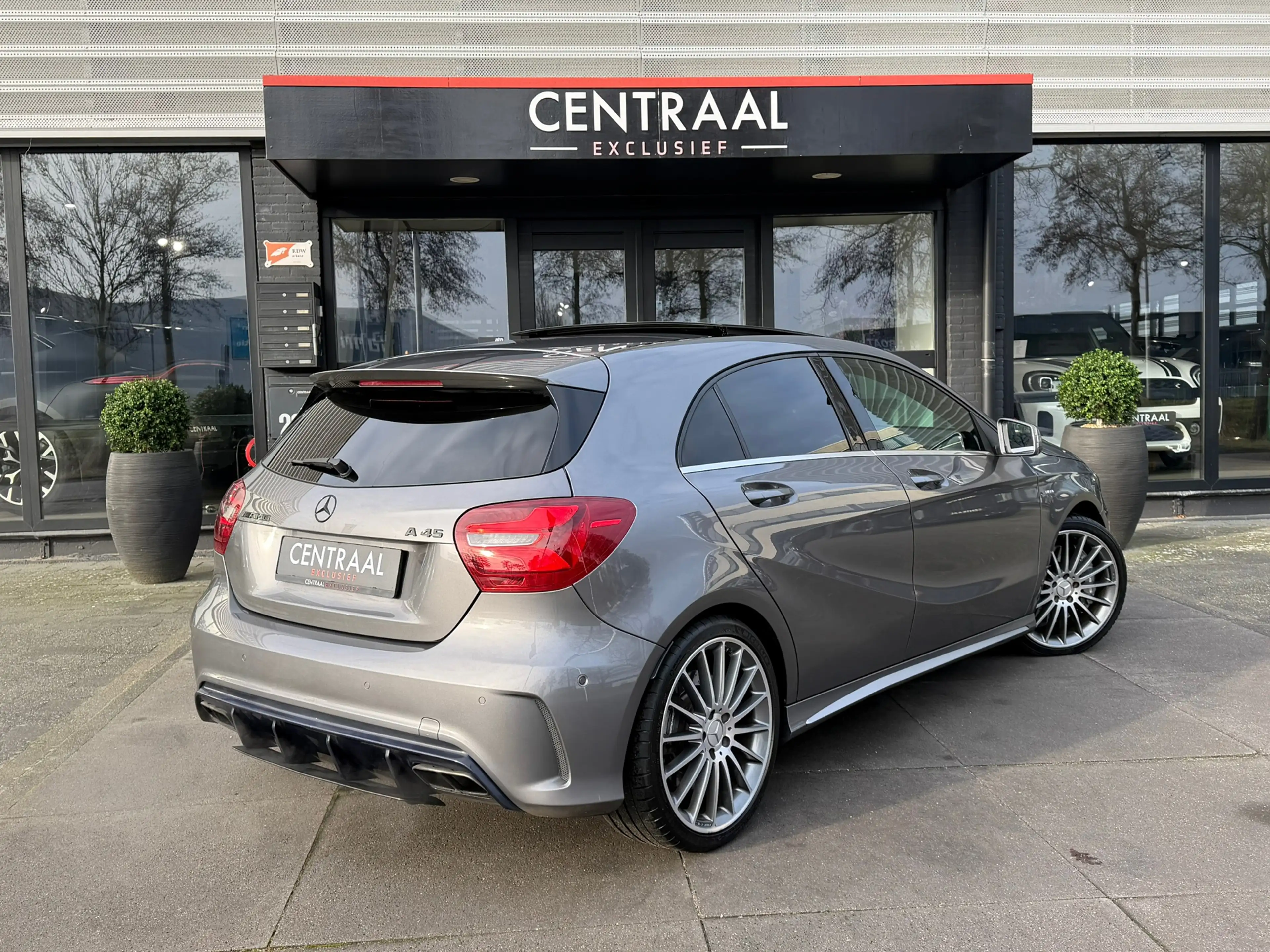 Mercedes-Benz A 45 AMG 4MATIC Pano|Armytrix|Camera|Leder|Navi|381PK|Cruis — photo 6