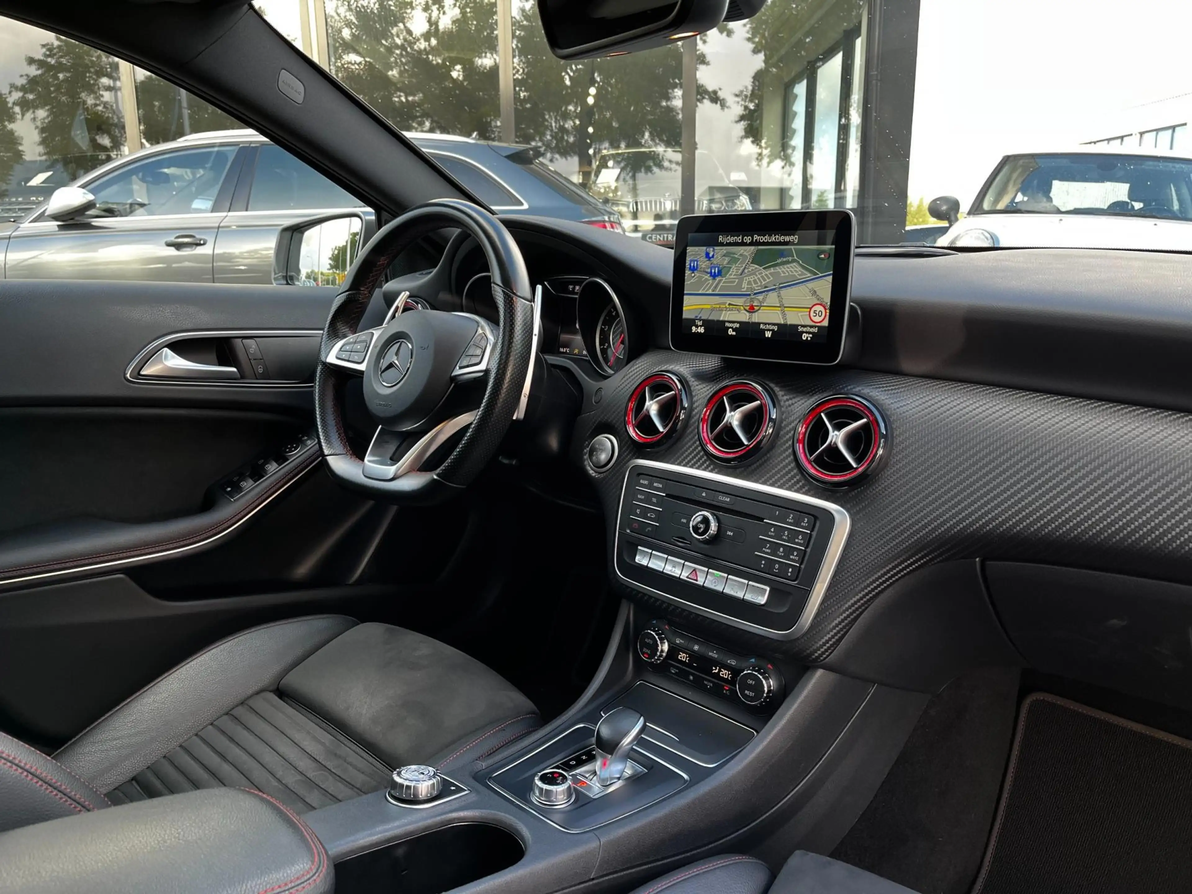 Mercedes-Benz A 45 AMG 4MATIC Pano|Armytrix|Camera|Leder|Navi|381PK|Cruis — photo 7