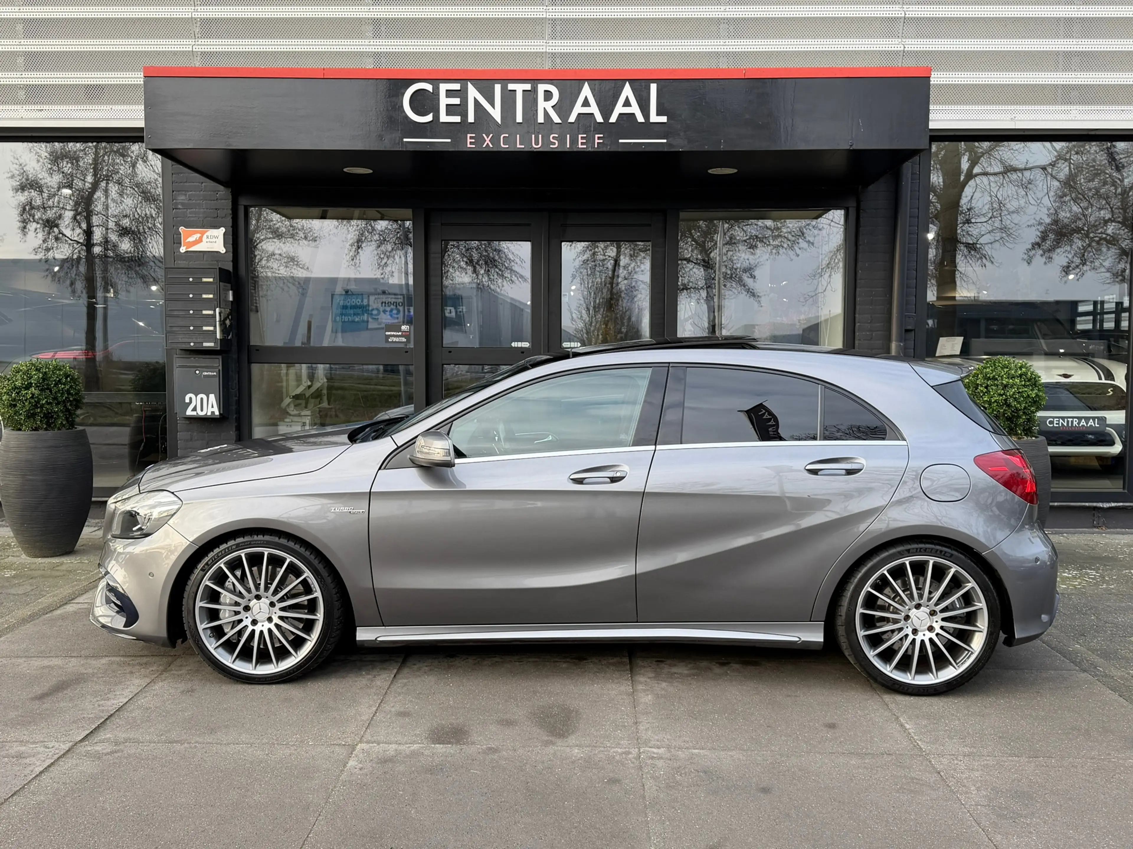 Mercedes-Benz A 45 AMG 4MATIC Pano|Armytrix|Camera|Leder|Navi|381PK|Cruis — photo 13