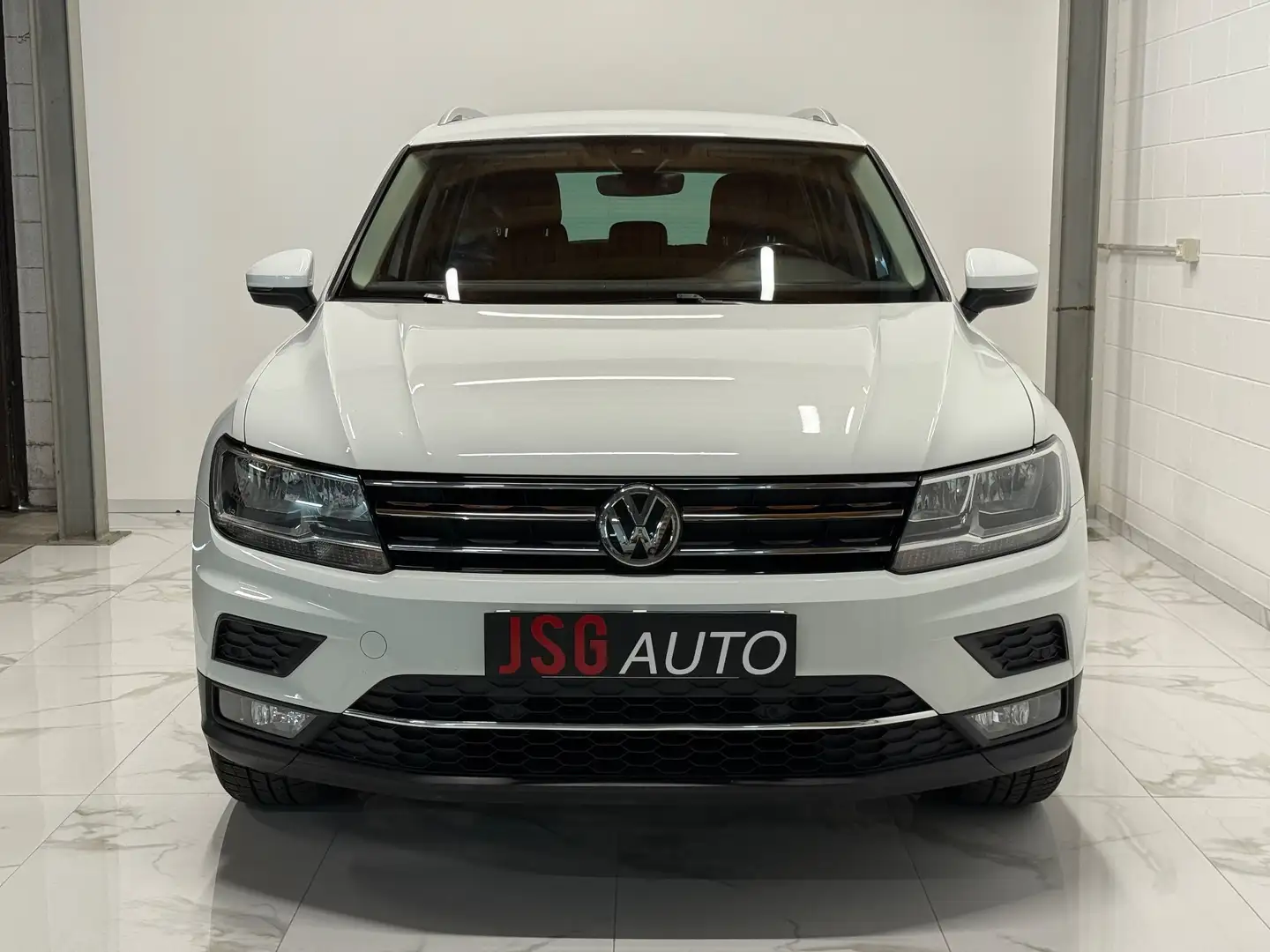 Volkswagen Tiguan 2.0 TDI SCR DSG Business BlueMotion Technology Fehér - 2