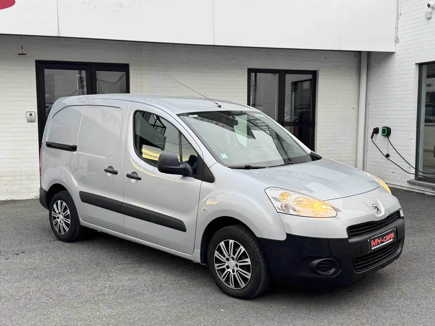Peugeot Partner 1.6 HDI 90CV UTILITAIRE 3 PLACES CLiM ETAT NEUVE Grijs - 2