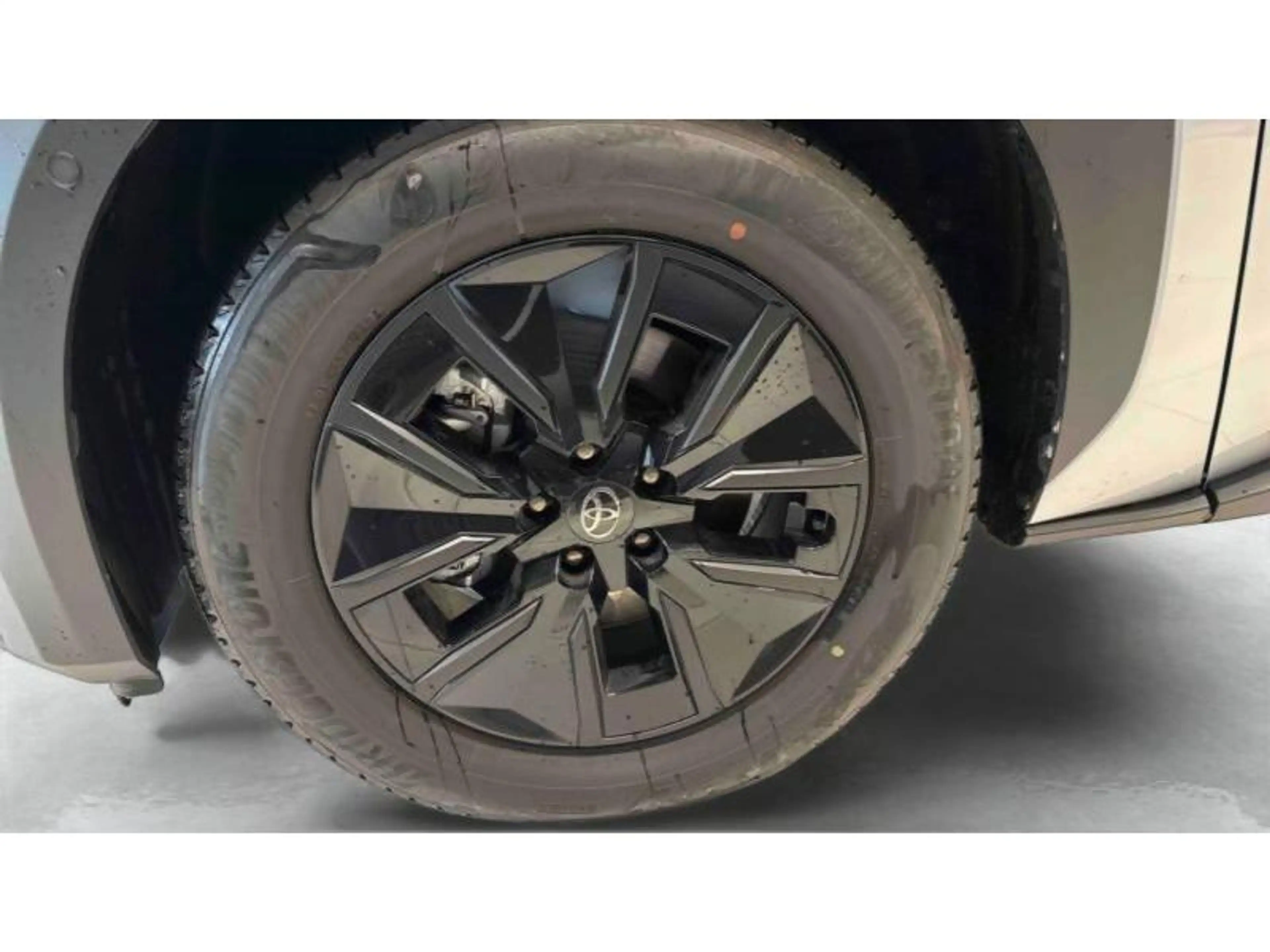 Toyota bZ4X Touring — photo 11