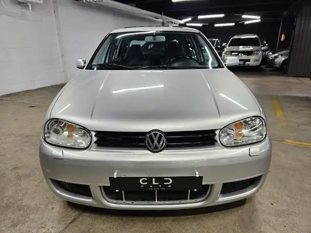 Volkswagen Golf view 3
