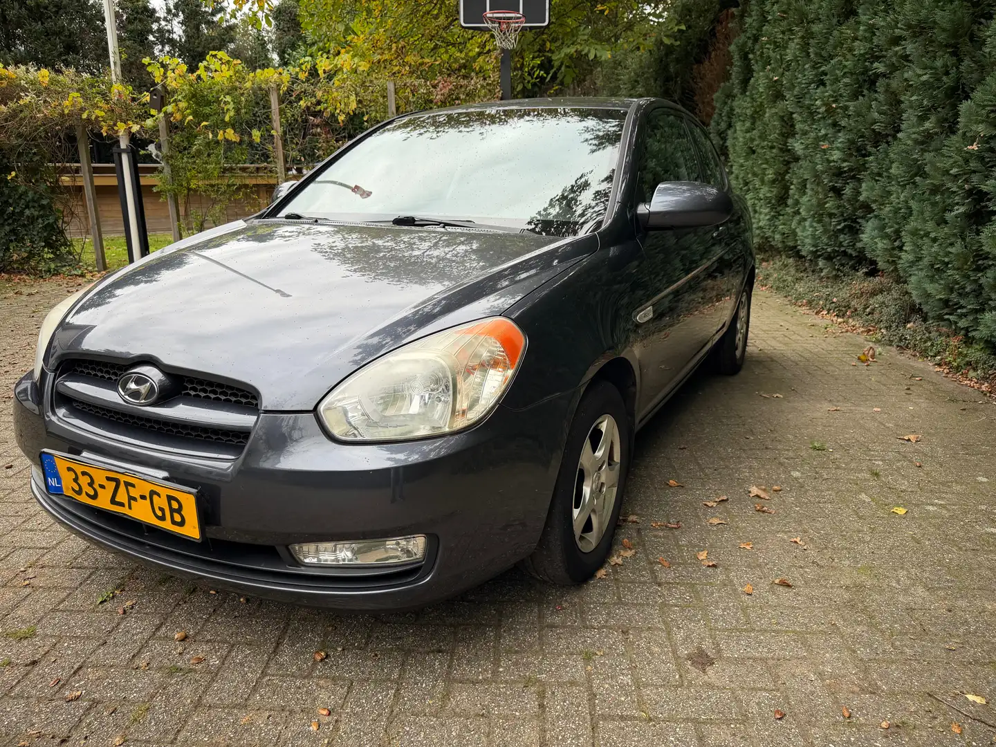 Hyundai ACCENT ACCENT 1.6i Dynamic Grijs - 1