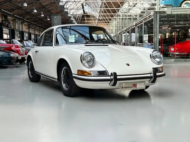 Porsche 911 main image