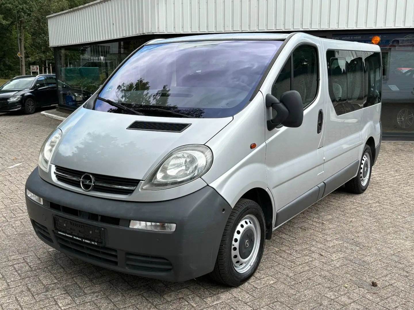 Opel Vivaro Kombi L1H1 2,7t 8 Sitzer 75.000km Silber - 2