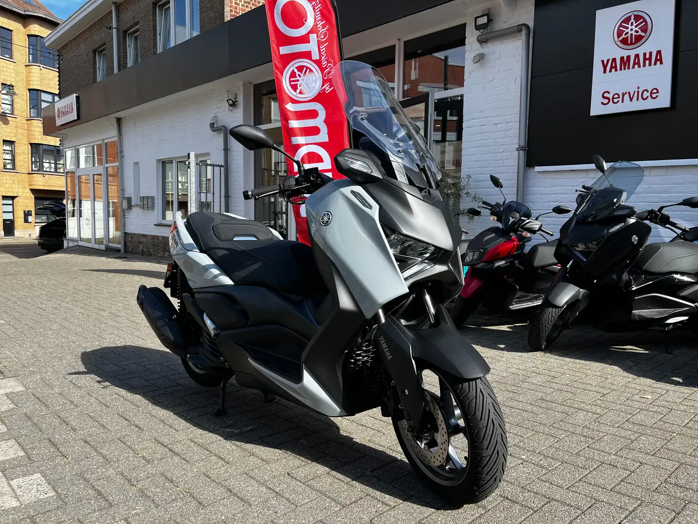 Yamaha X-Max 125 TECHMAX + Grijs - 2