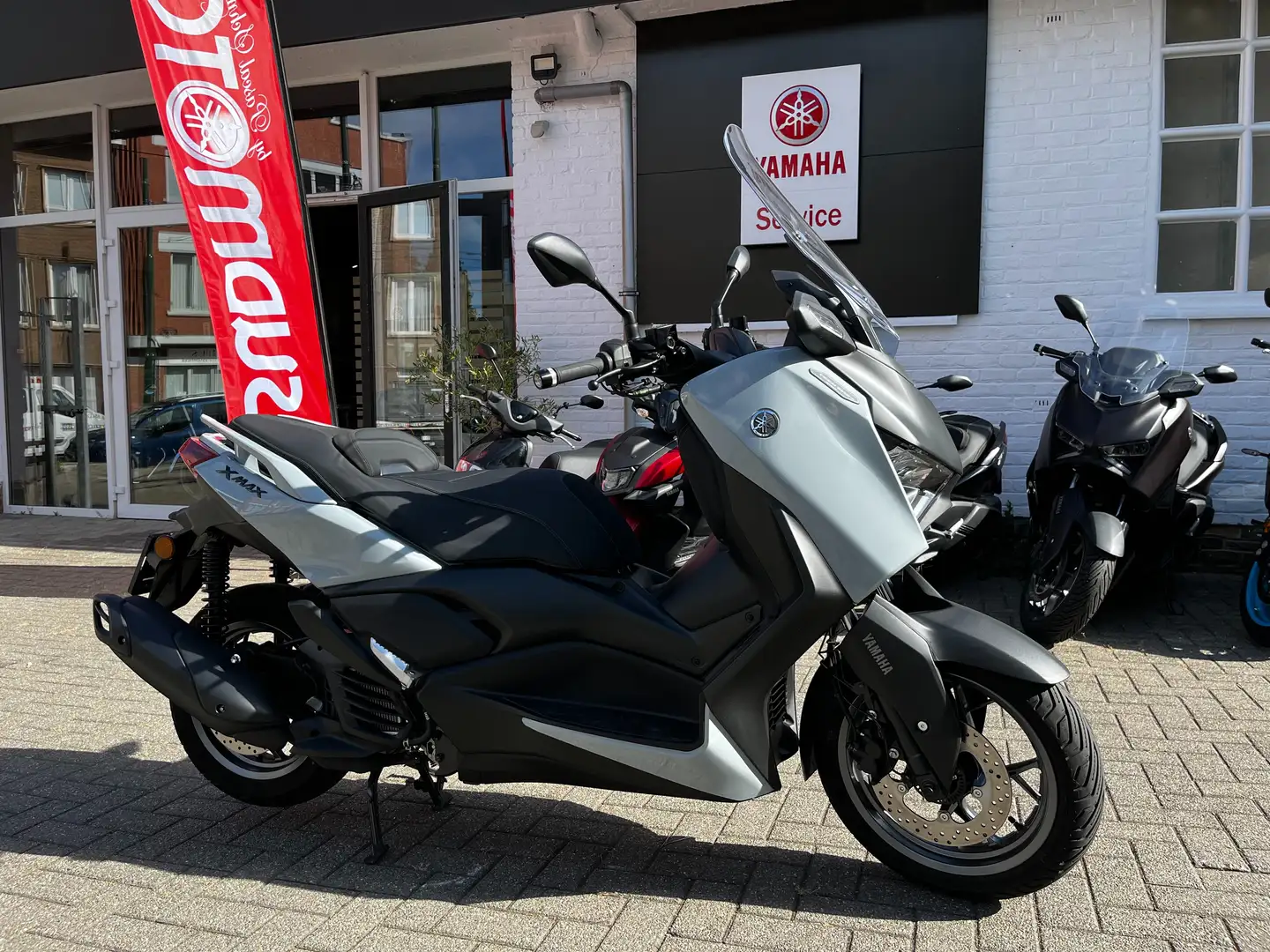 Yamaha X-Max 125 TECHMAX + Grijs - 1