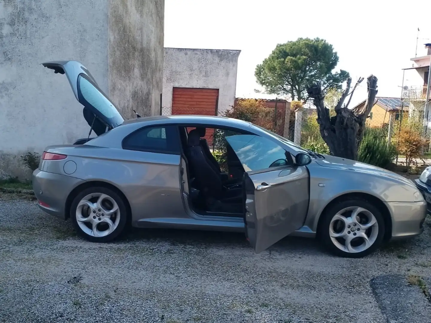 Alfa Romeo GT 1.9 jtd mjt Luxury - 1