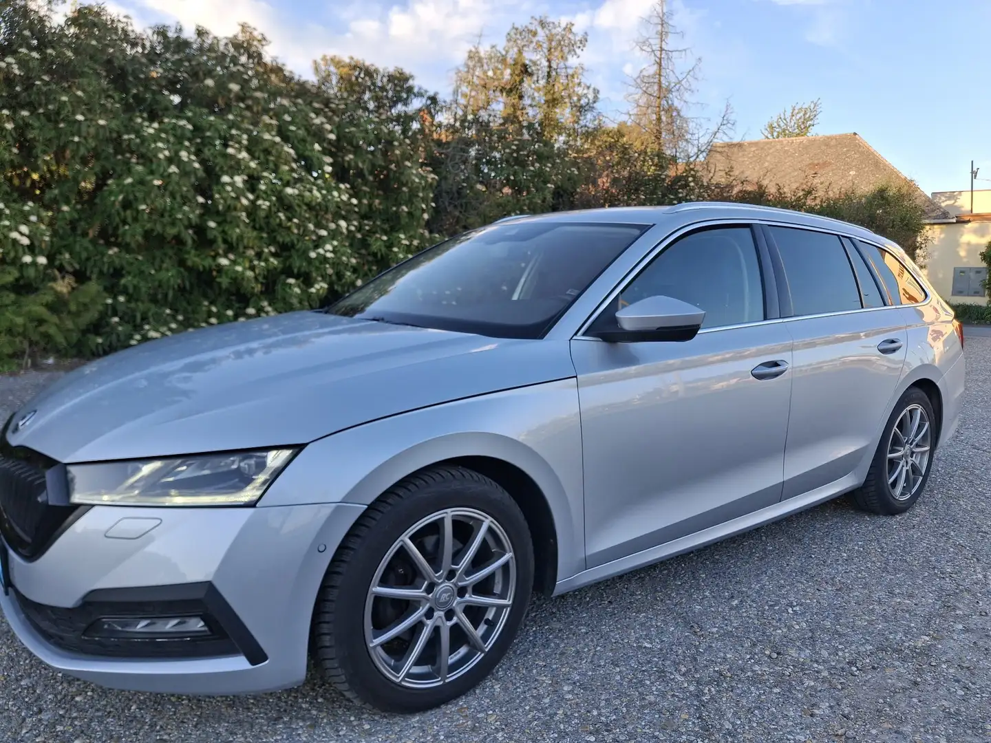 Skoda Octavia FirstEdition ALCANTARA/CAM/ACC/AHK ServiceKomplett Grau - 2