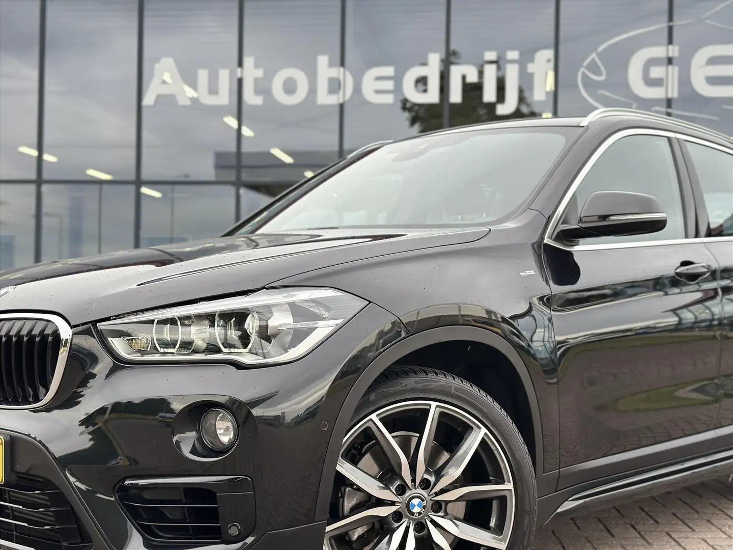 BMW X1 (f48) sDrive20i 192pk Aut Zwart - 2