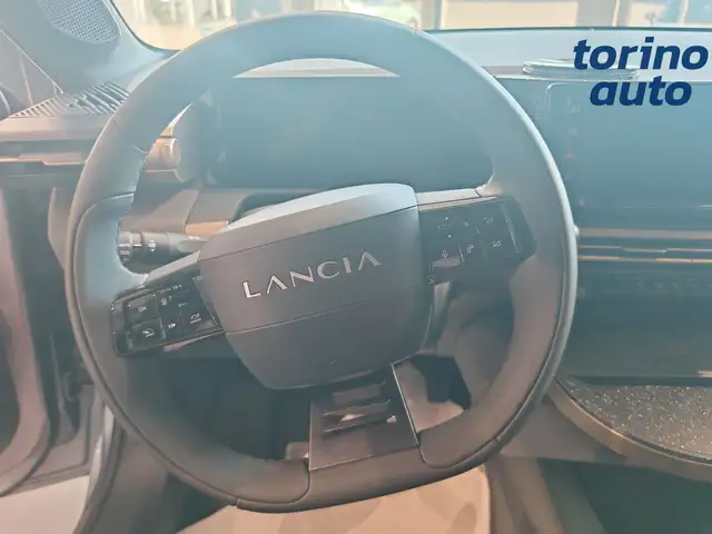 Lancia Ypsilon view 12