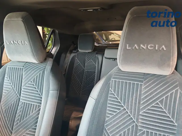 Lancia Ypsilon view 7