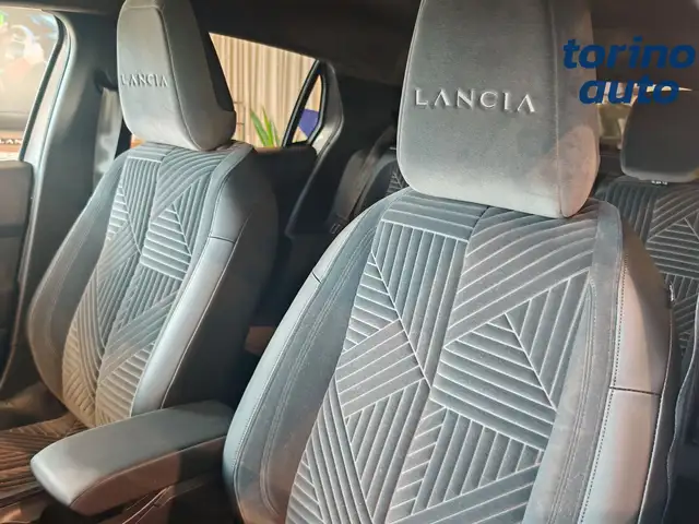 Lancia Ypsilon view 8