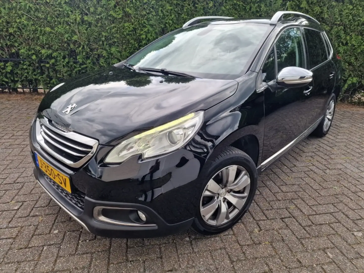 Peugeot 2008 1.6 Vti Allure: Pano, half leder Noir - 1