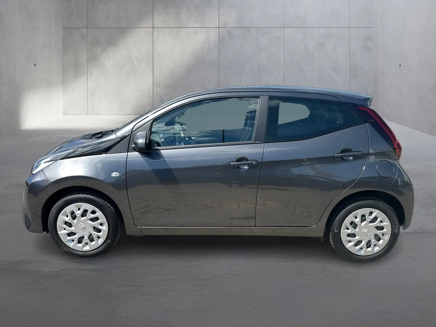 Toyota Aygo x Grau - 2