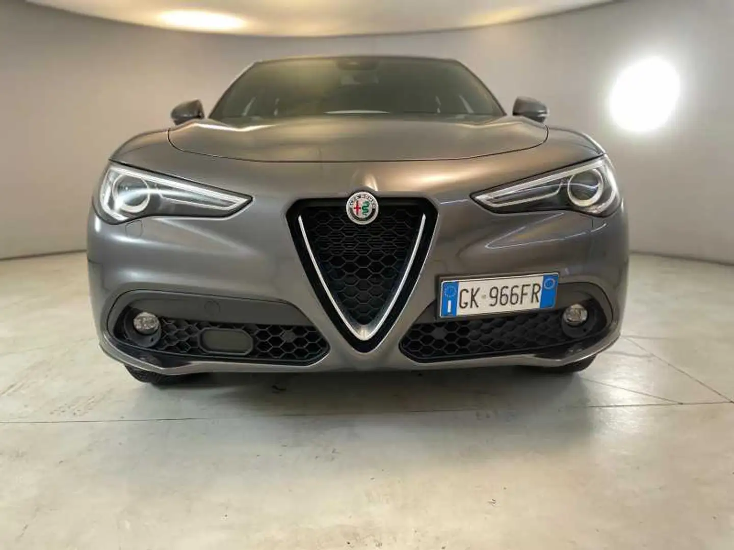 Alfa Romeo Stelvio 2.2 Turbo Business Gris - 2