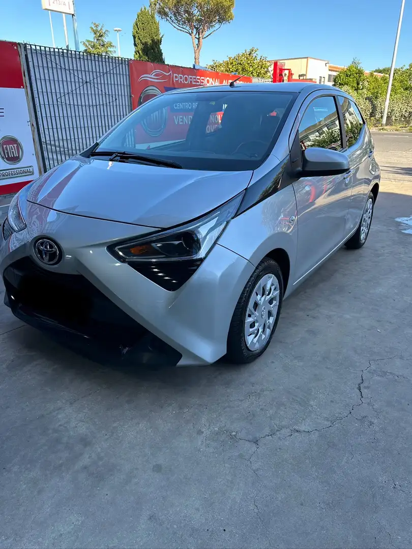 Toyota Aygo 5p 1.0 x-cool m-mt 72cv Argento - 1