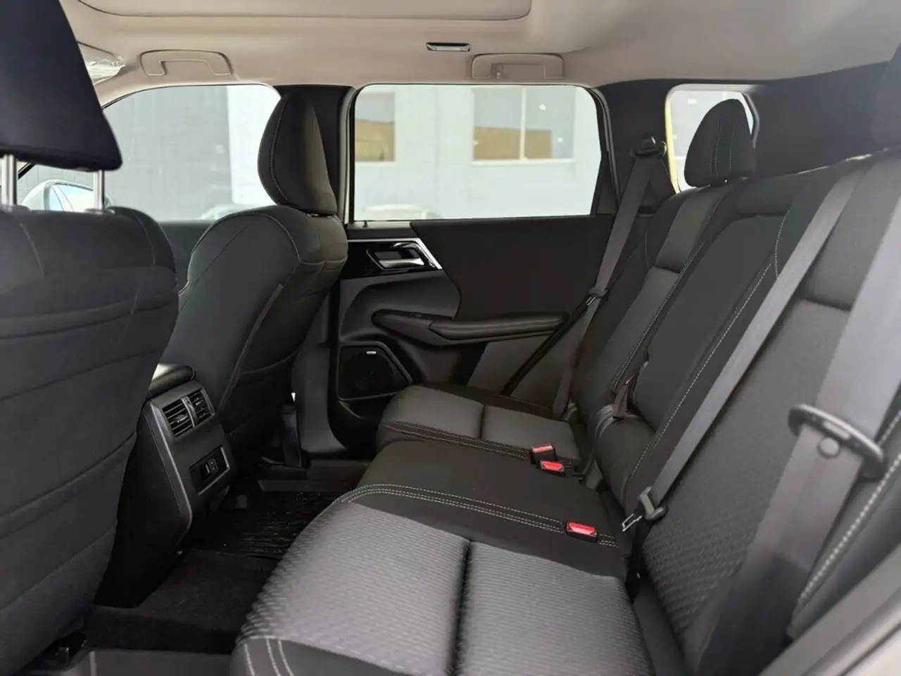 Mitsubishi Outlander снимка Mitsubishi Outlander