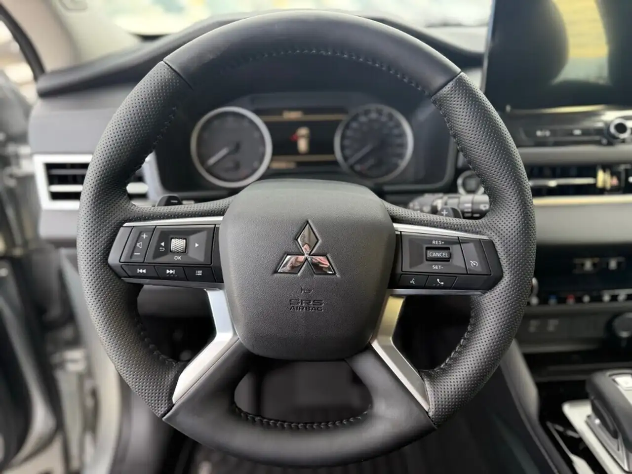 Mitsubishi Outlander снимка Mitsubishi Outlander