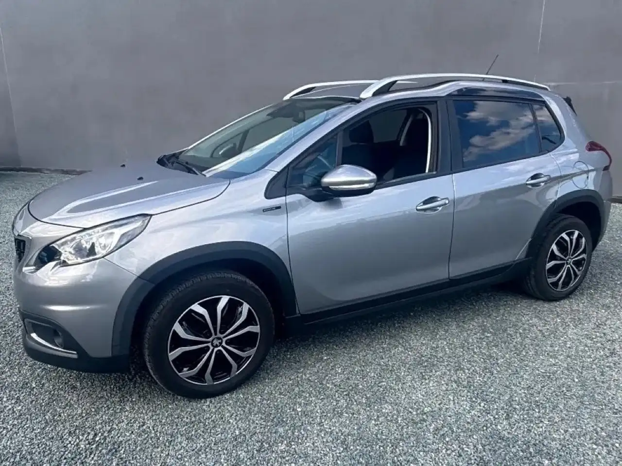 Peugeot 2008 GENERATION-I 1.5 BLUEHDI 100 ALLURE
