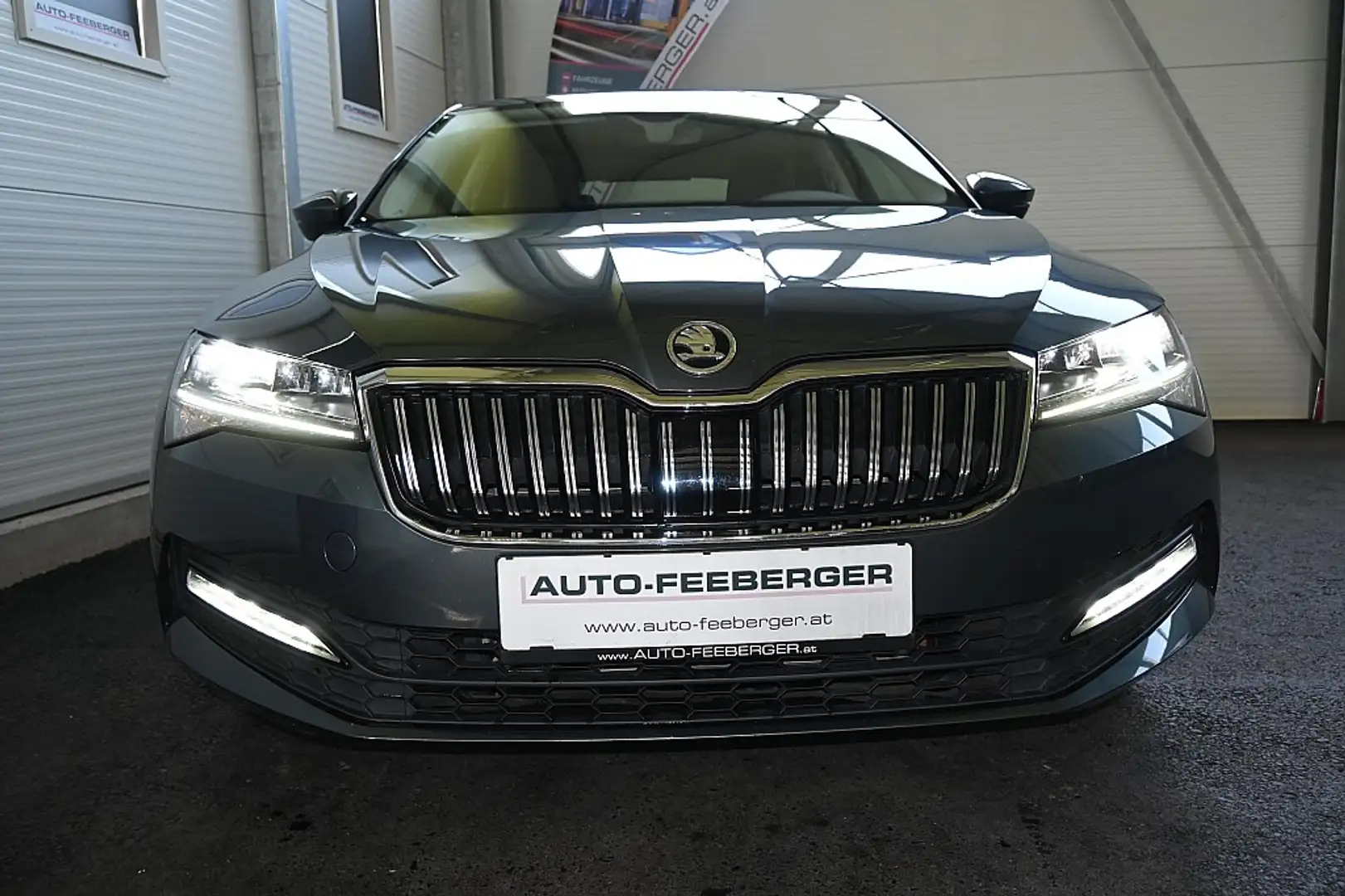 Skoda Superb 2,0 TDI Ambition Virtual Cockpit,Sitz und Lenkr... Gris - 2