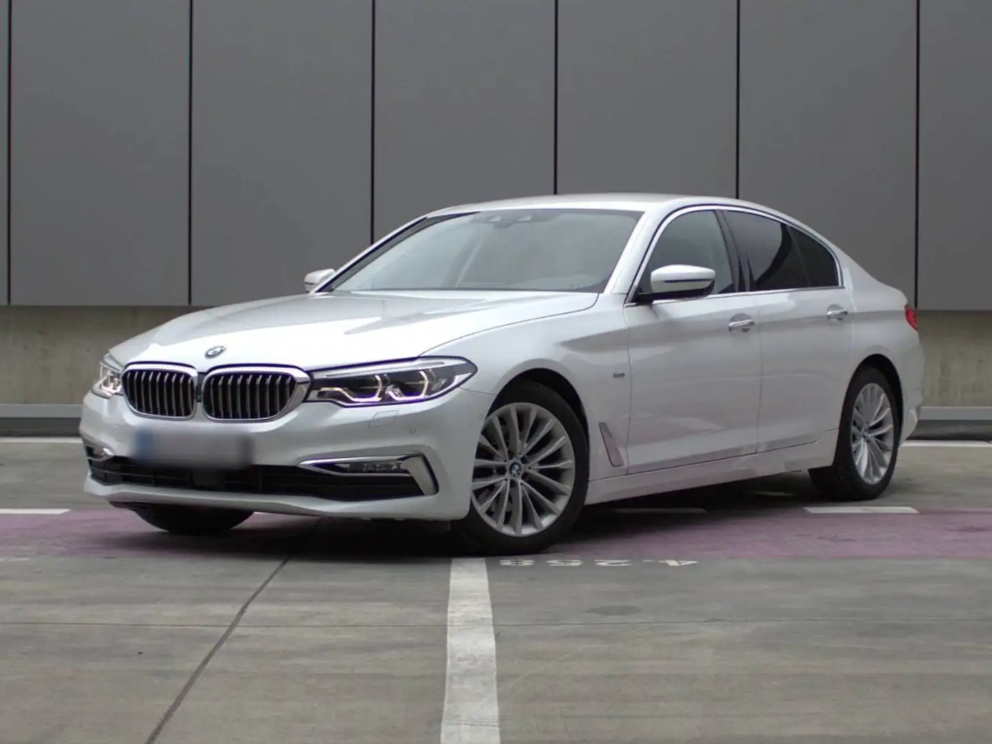 BMW 520 G30 520d xDrive Aut. Luxury Line Beyaz - 2
