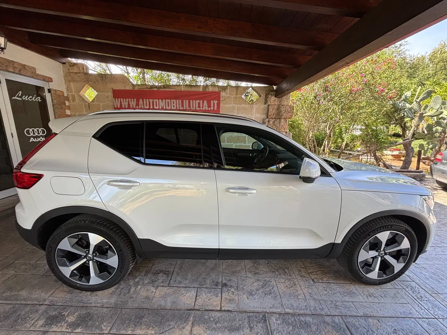 Volvo XC40 B3 Core Automatic Bianco - 2