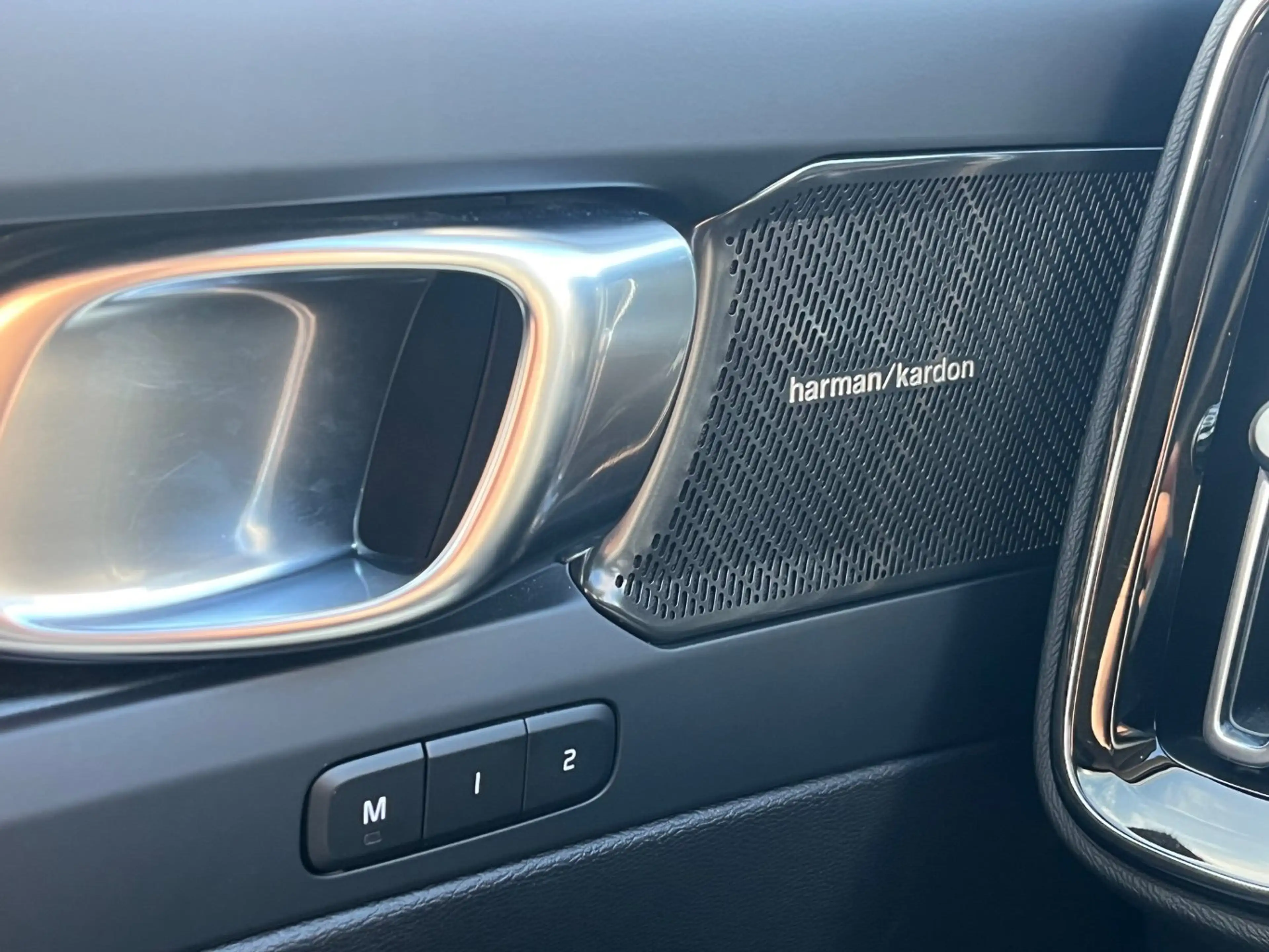 Volvo XC40 1.5 T5 Plug-in hybrid Ultimate Dark | Pano | Memor — photo 8