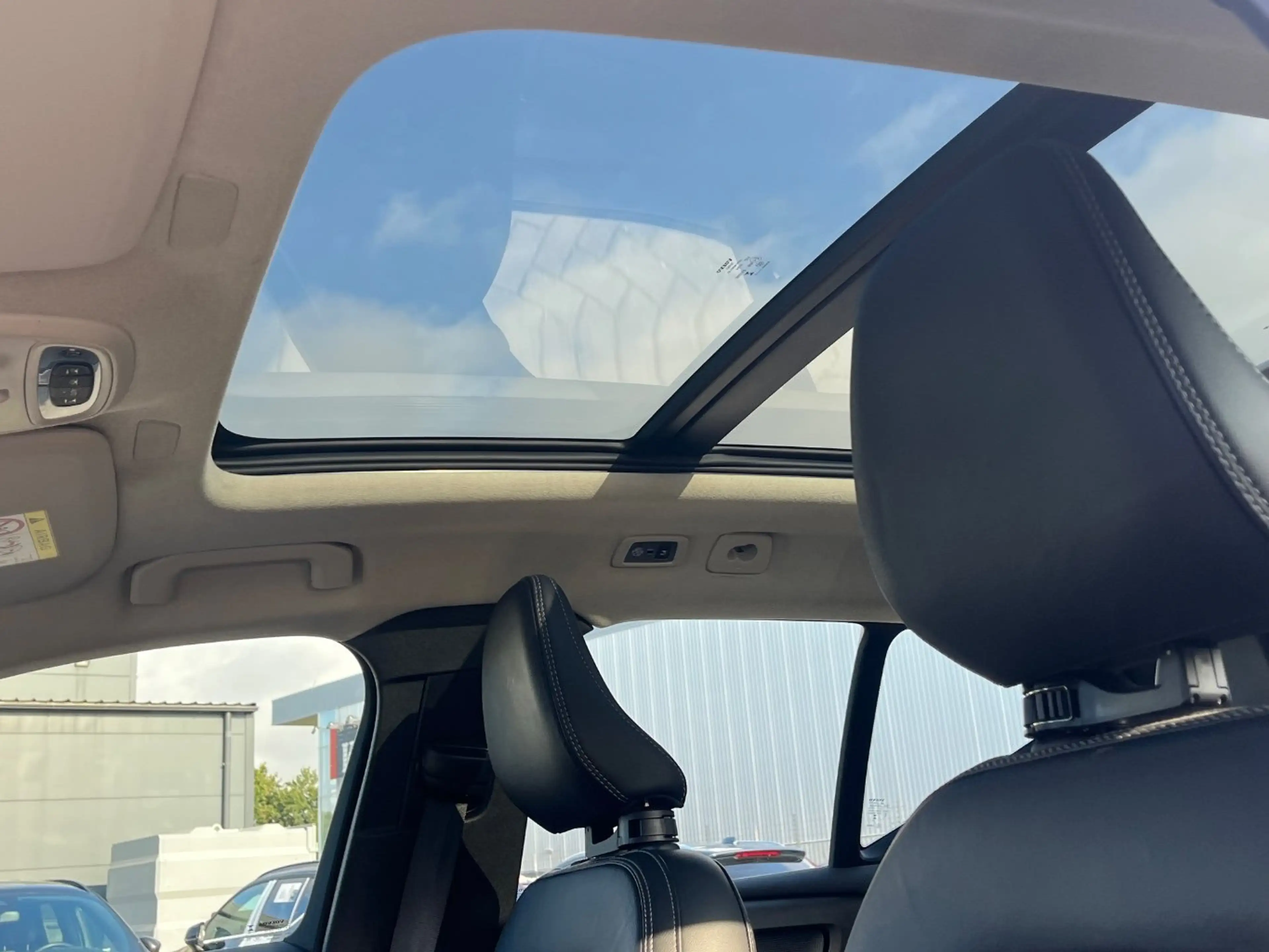 Volvo XC40 1.5 T5 Plug-in hybrid Ultimate Dark | Pano | Memor — photo 5