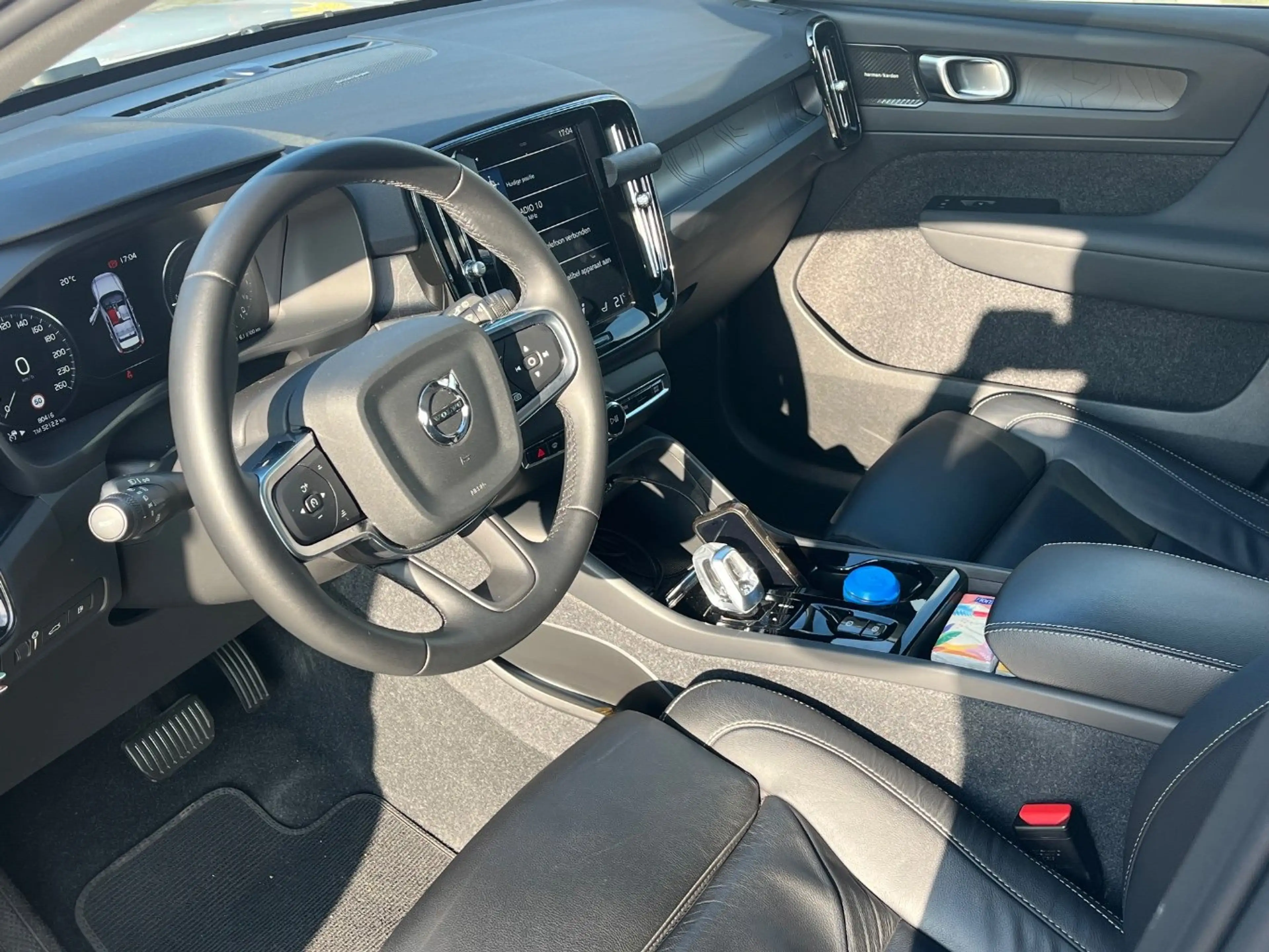 Volvo XC40 1.5 T5 Plug-in hybrid Ultimate Dark | Pano | Memor — photo 4