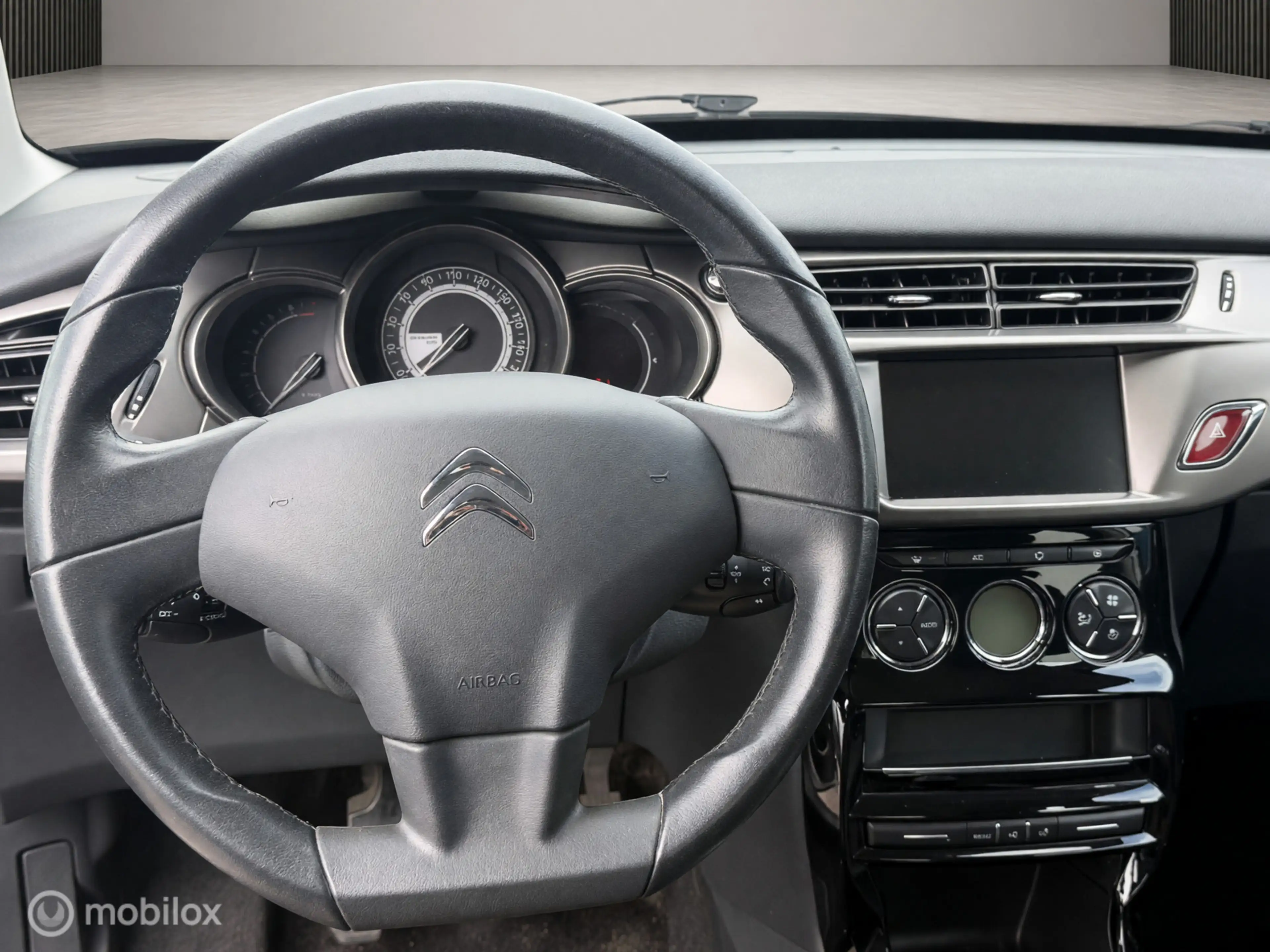 Citroen C3 1.2 PureTech Shine — photo 13