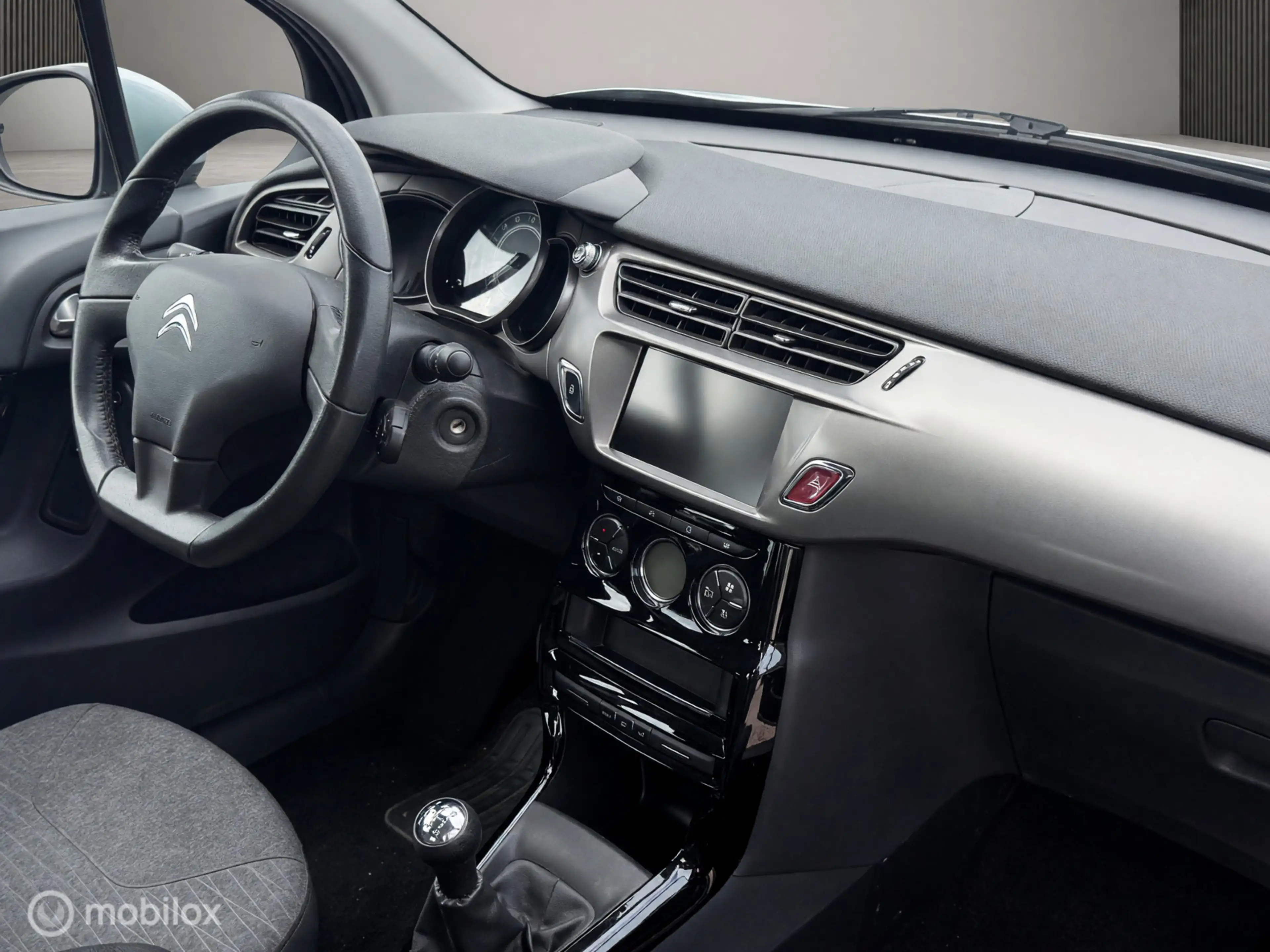 Citroen C3 1.2 PureTech Shine — photo 9