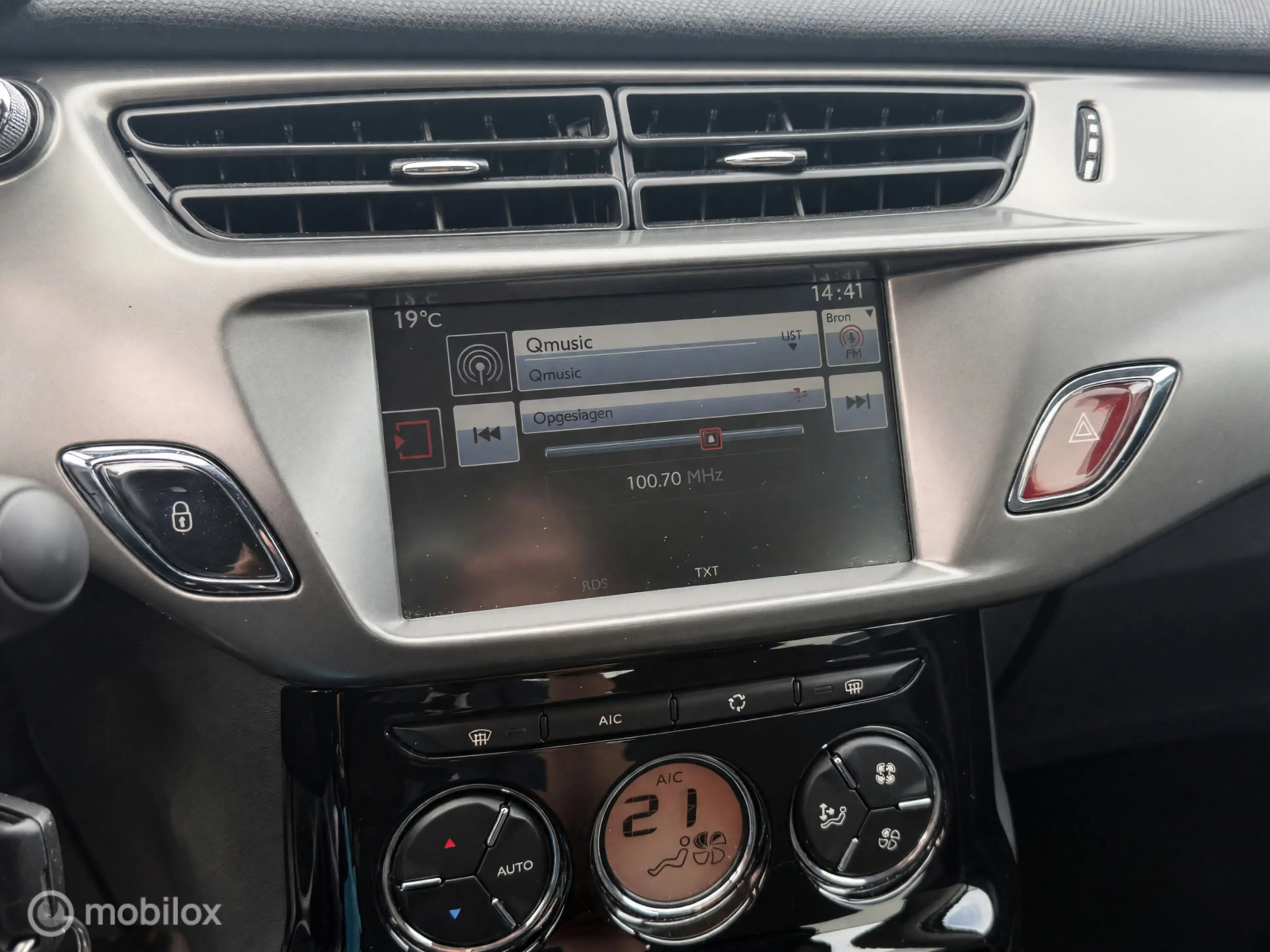Citroen C3 1.2 PureTech Shine — photo 11