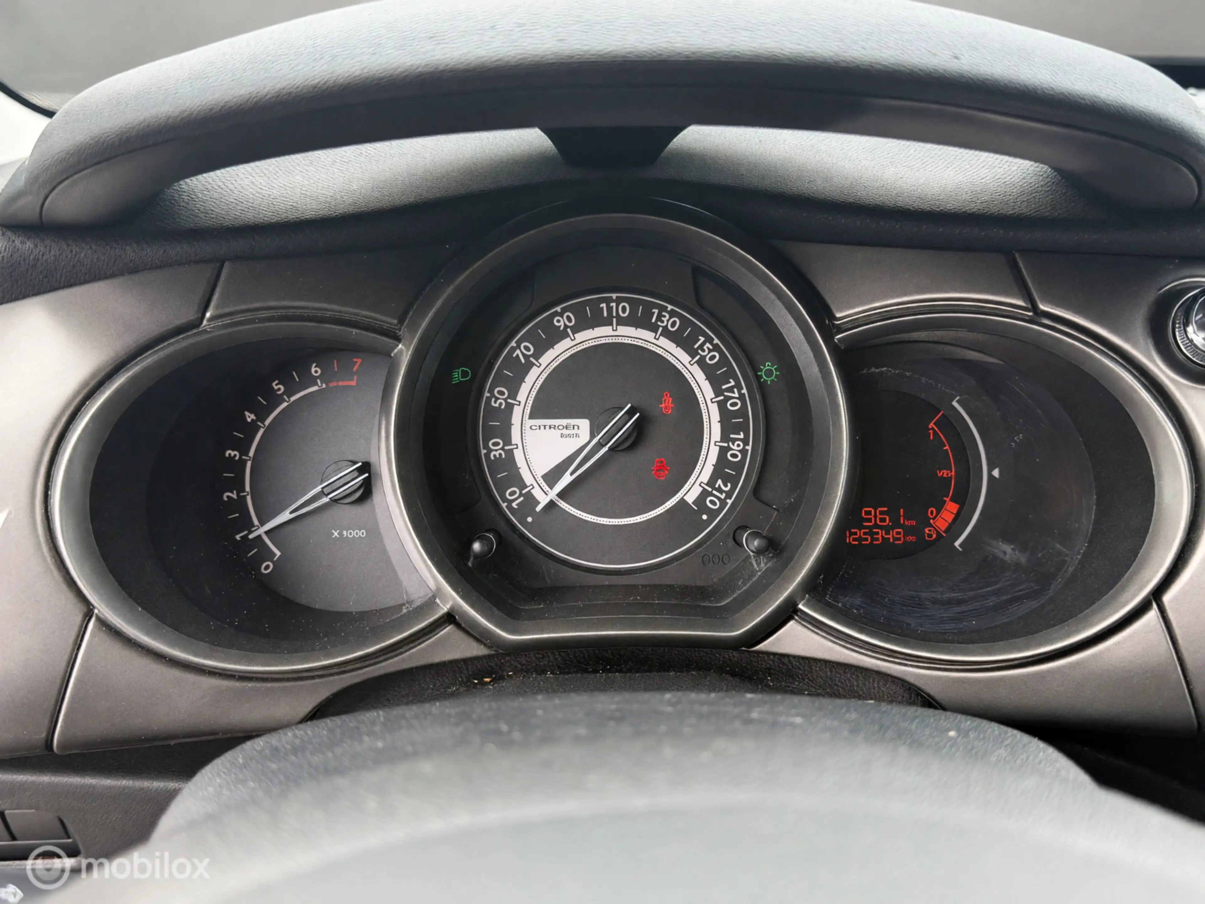 Citroen C3 1.2 PureTech Shine — photo 12