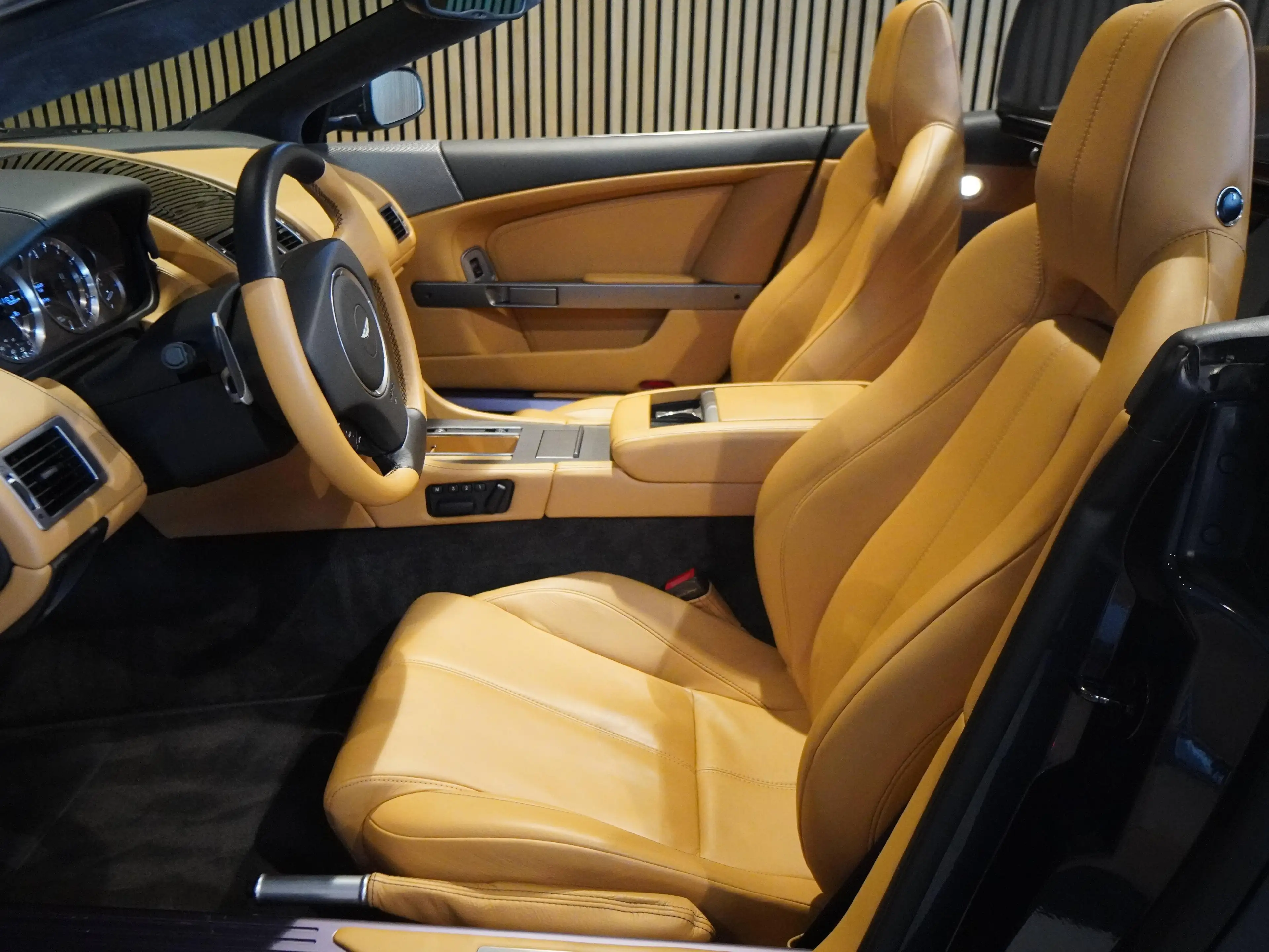 Aston Martin DB9 Volante 6.0*nur 16 TKm*1.Hd*BRD-FZG*Top-Zst* — photo 5