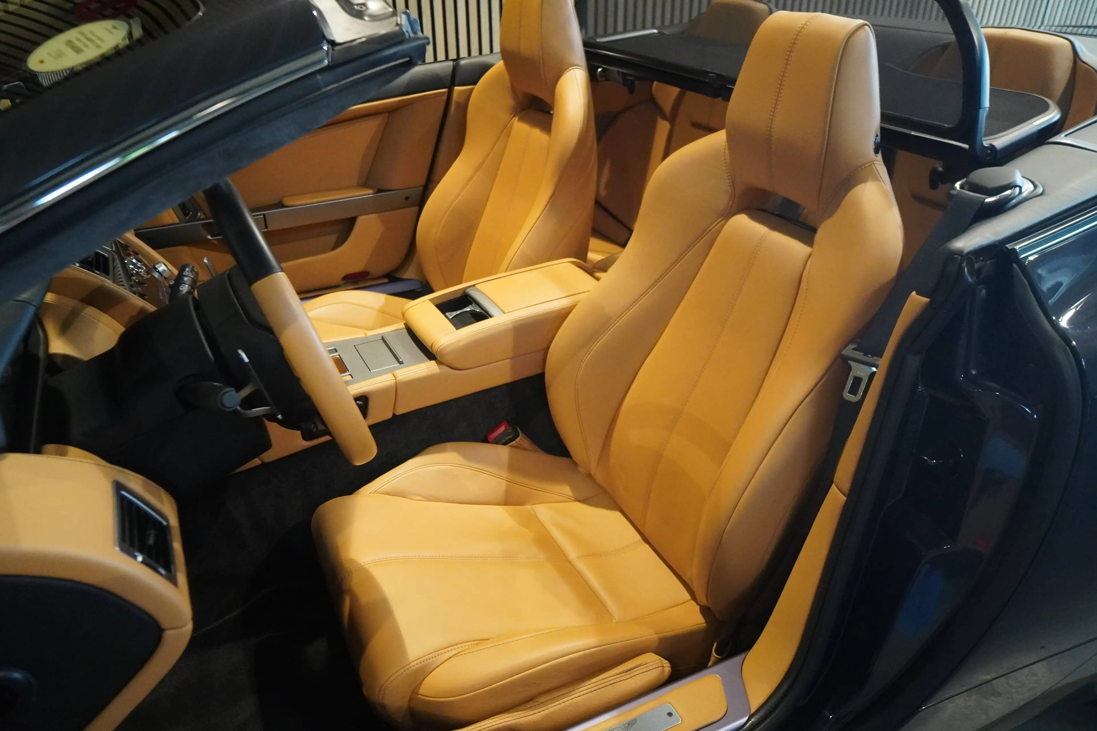 Aston Martin DB9 Volante 6.0*nur 16 TKm*1.Hd*BRD-FZG*Top-Zst* — photo 9