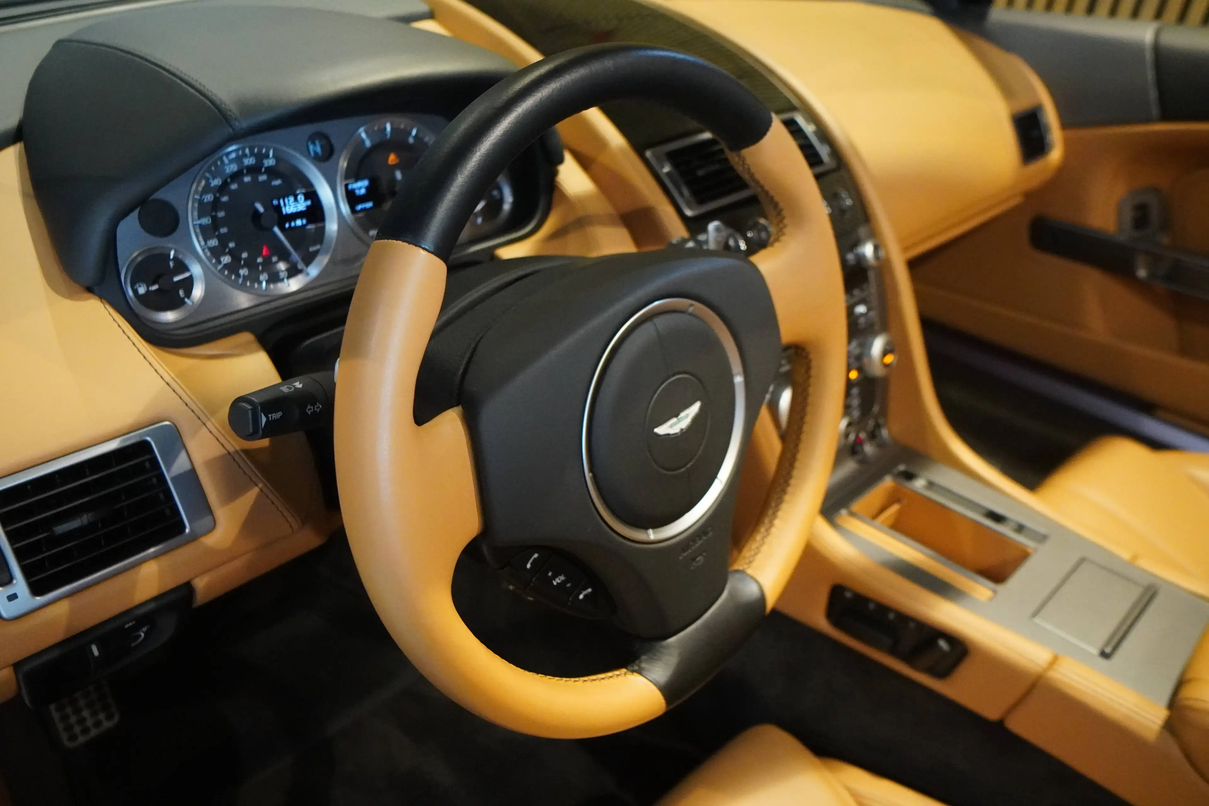 Aston Martin DB9 Volante 6.0*nur 16 TKm*1.Hd*BRD-FZG*Top-Zst* — photo 6