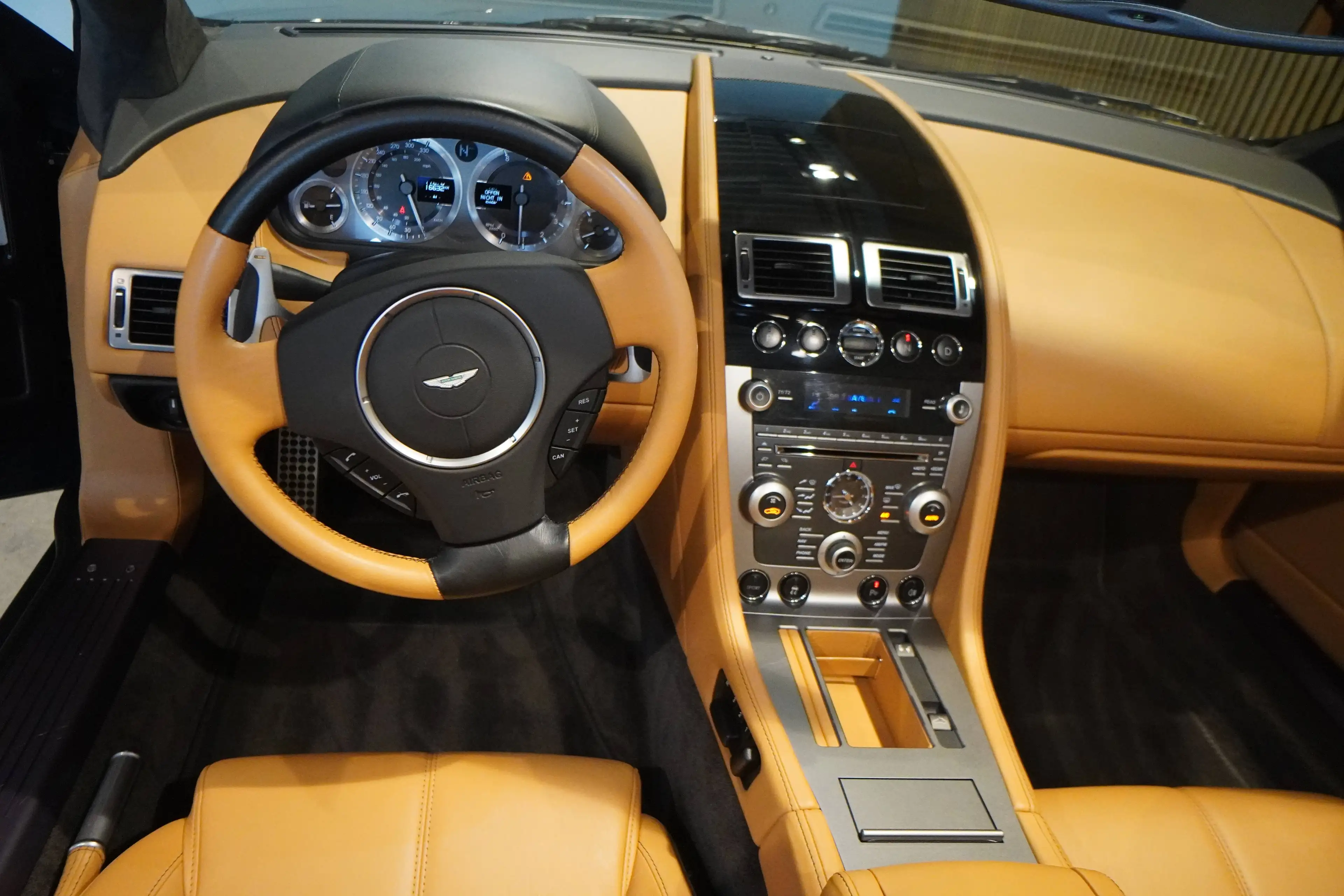 Aston Martin DB9 Volante 6.0*nur 16 TKm*1.Hd*BRD-FZG*Top-Zst* — photo 7
