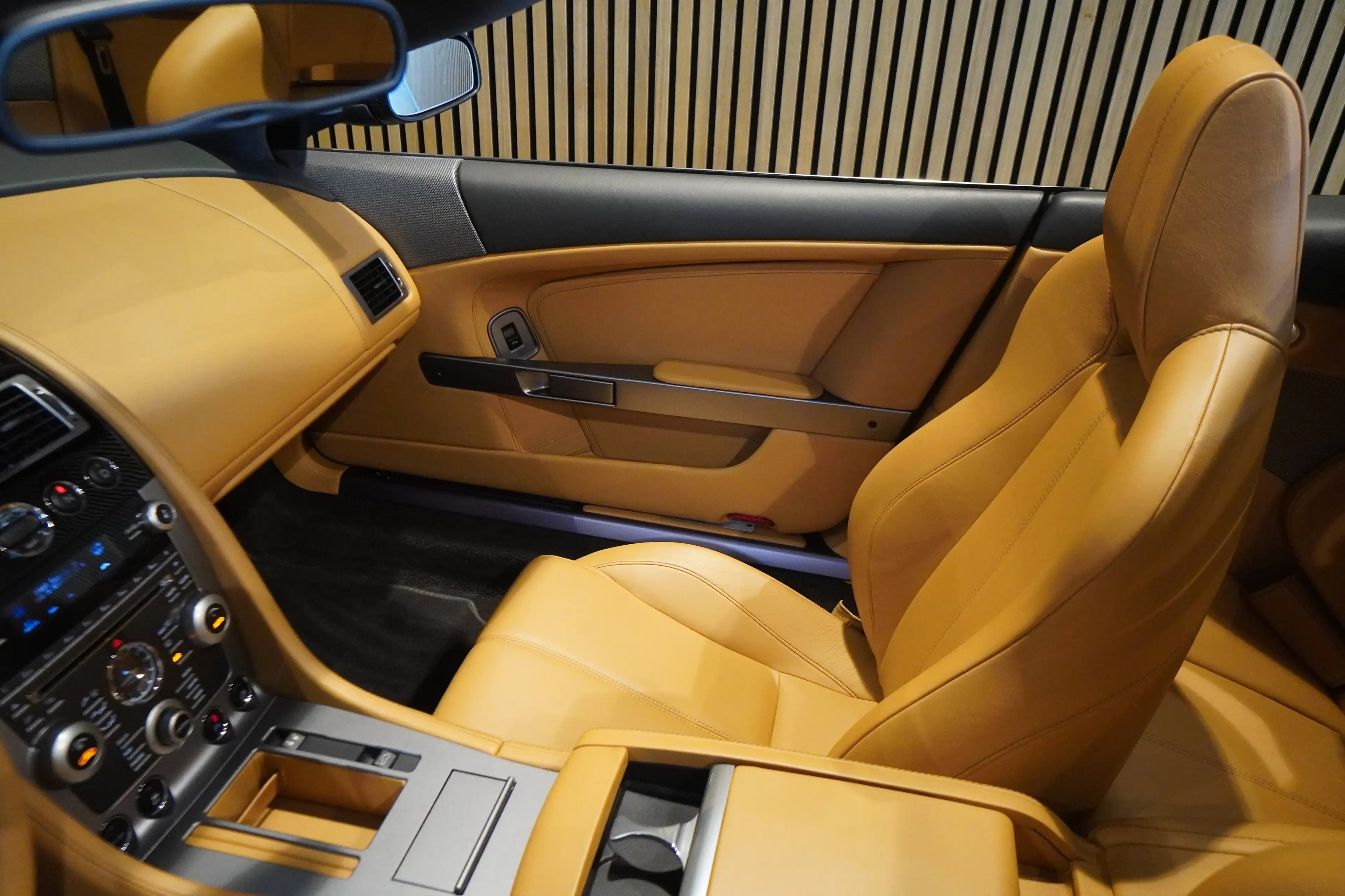 Aston Martin DB9 Volante 6.0*nur 16 TKm*1.Hd*BRD-FZG*Top-Zst* — photo 8