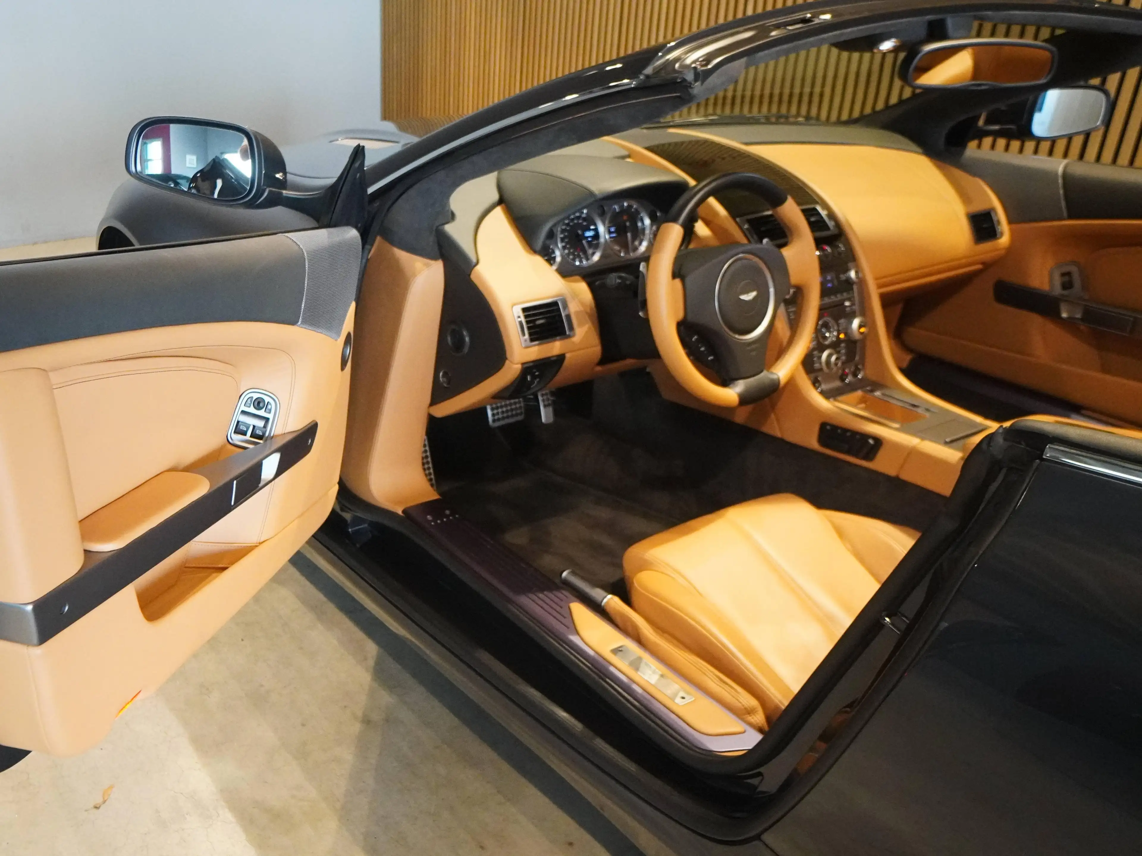 Aston Martin DB9 Volante 6.0*nur 16 TKm*1.Hd*BRD-FZG*Top-Zst* — photo 11