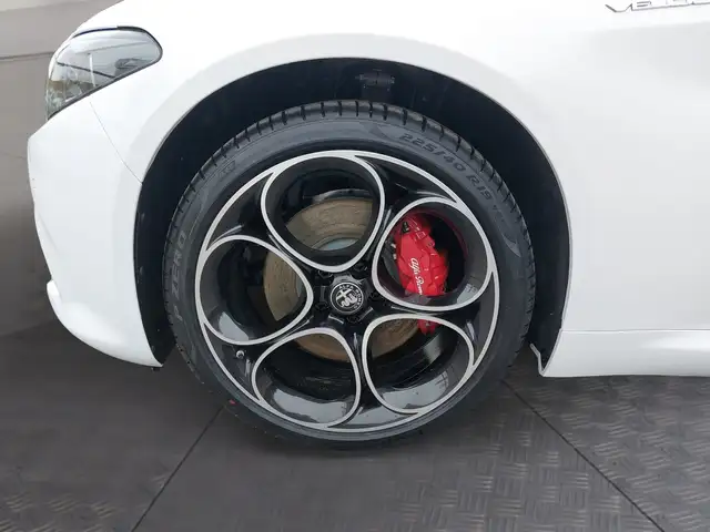 Alfa Romeo Giulia Veloce 2,0 280PS Q4 Ansicht 13