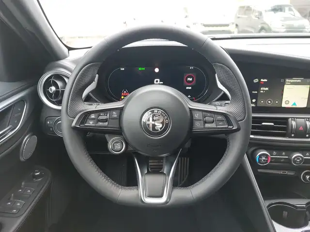 Alfa Romeo Giulia Veloce 2,0 280PS Q4 Ansicht 12