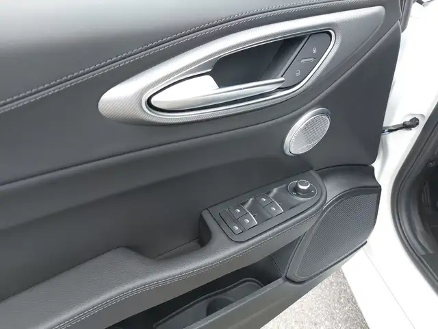 Alfa Romeo Giulia Veloce 2,0 280PS Q4 Ansicht 17