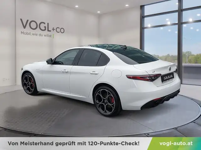 Alfa Romeo Giulia Veloce 2,0 280PS Q4 Ansicht 3