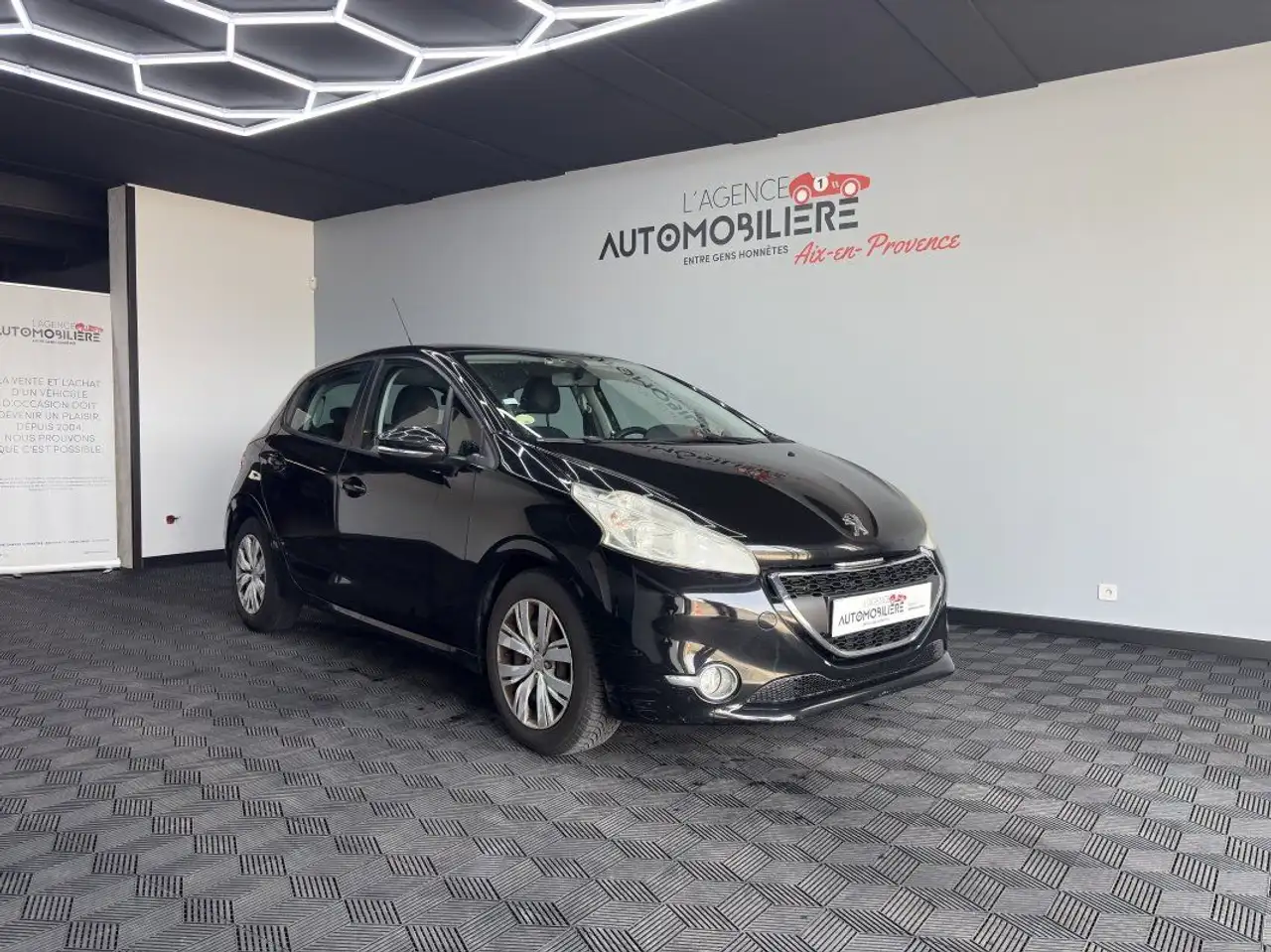 Peugeot 208 1.4 HDi 68 CV - DISTRIB NEUVE - GARANTIE