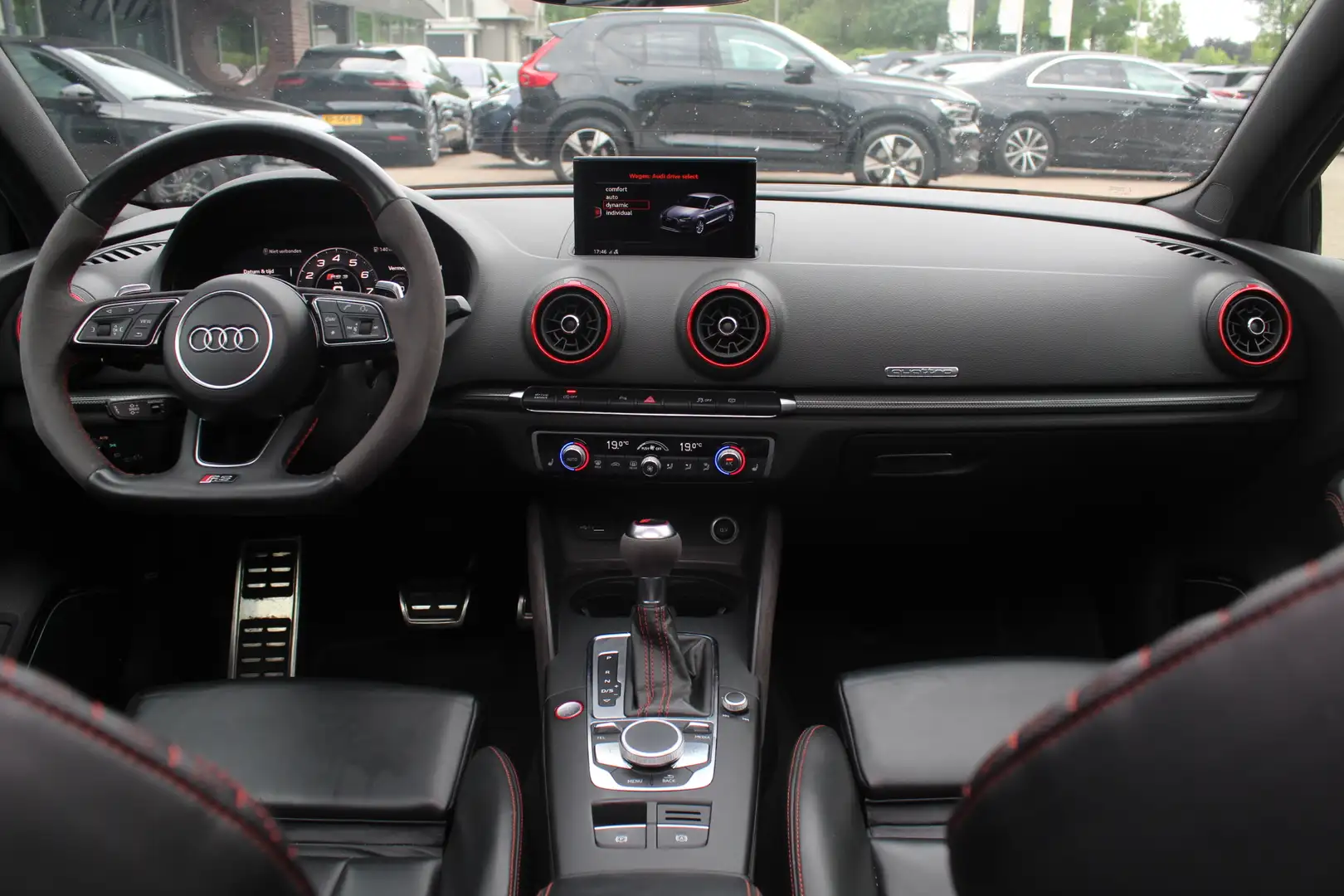 Audi RS3 Limousine 2.5 TFSI quattro / Full option! / Panora Grijs - 2