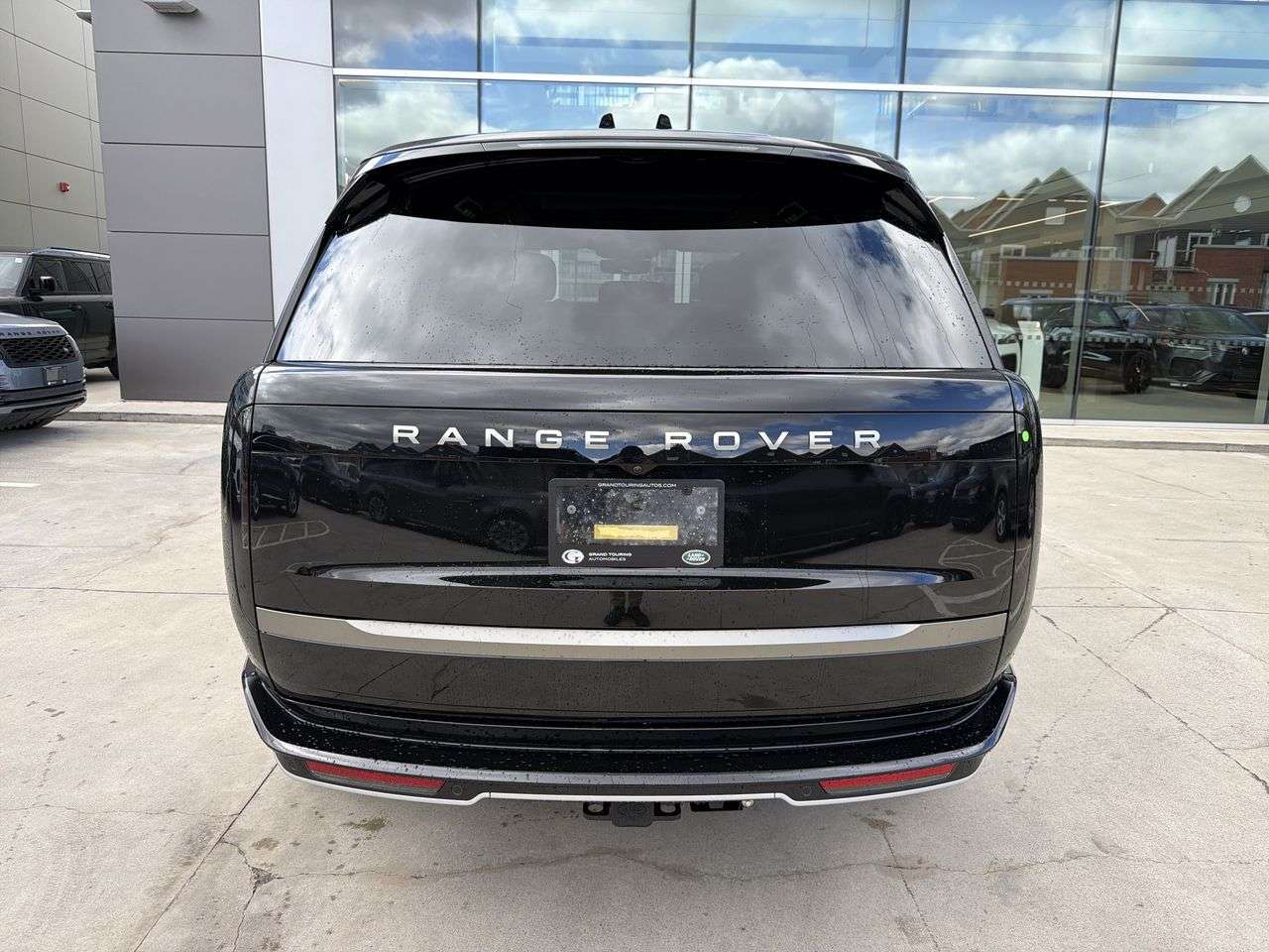 2026 Land Rover Range Rover P460e SE SWB alt 4