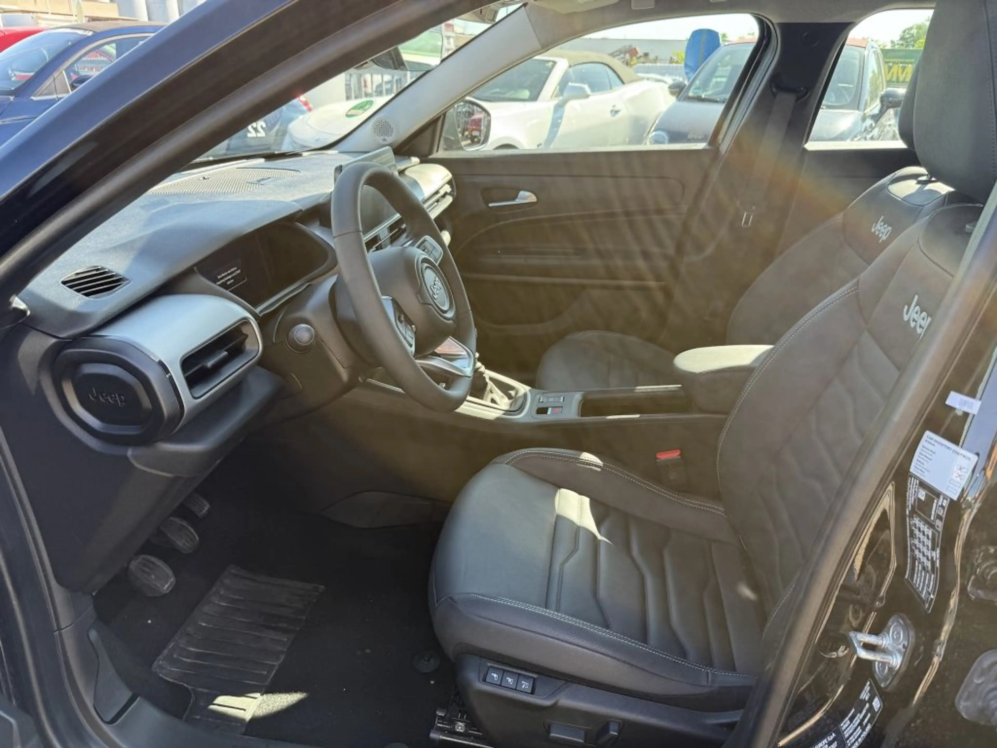 Jeep Avenger 1.2 GSE T3 Turbo-Benzin GDI Altitude — photo 10