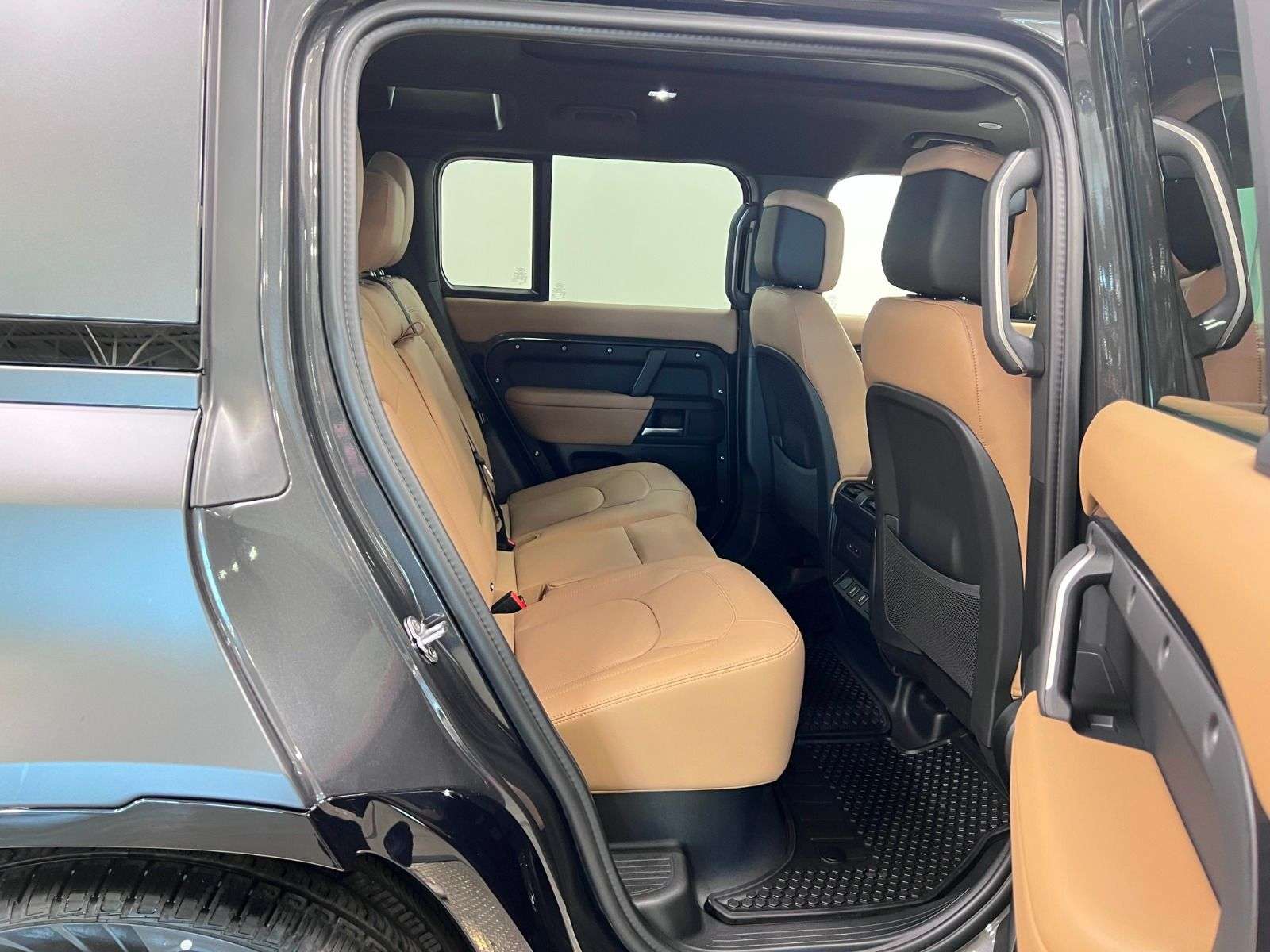 2026 Land Rover Defender 110 P400 X-DYNAMIC SE | FULL MATTE WRAP thumb 23
